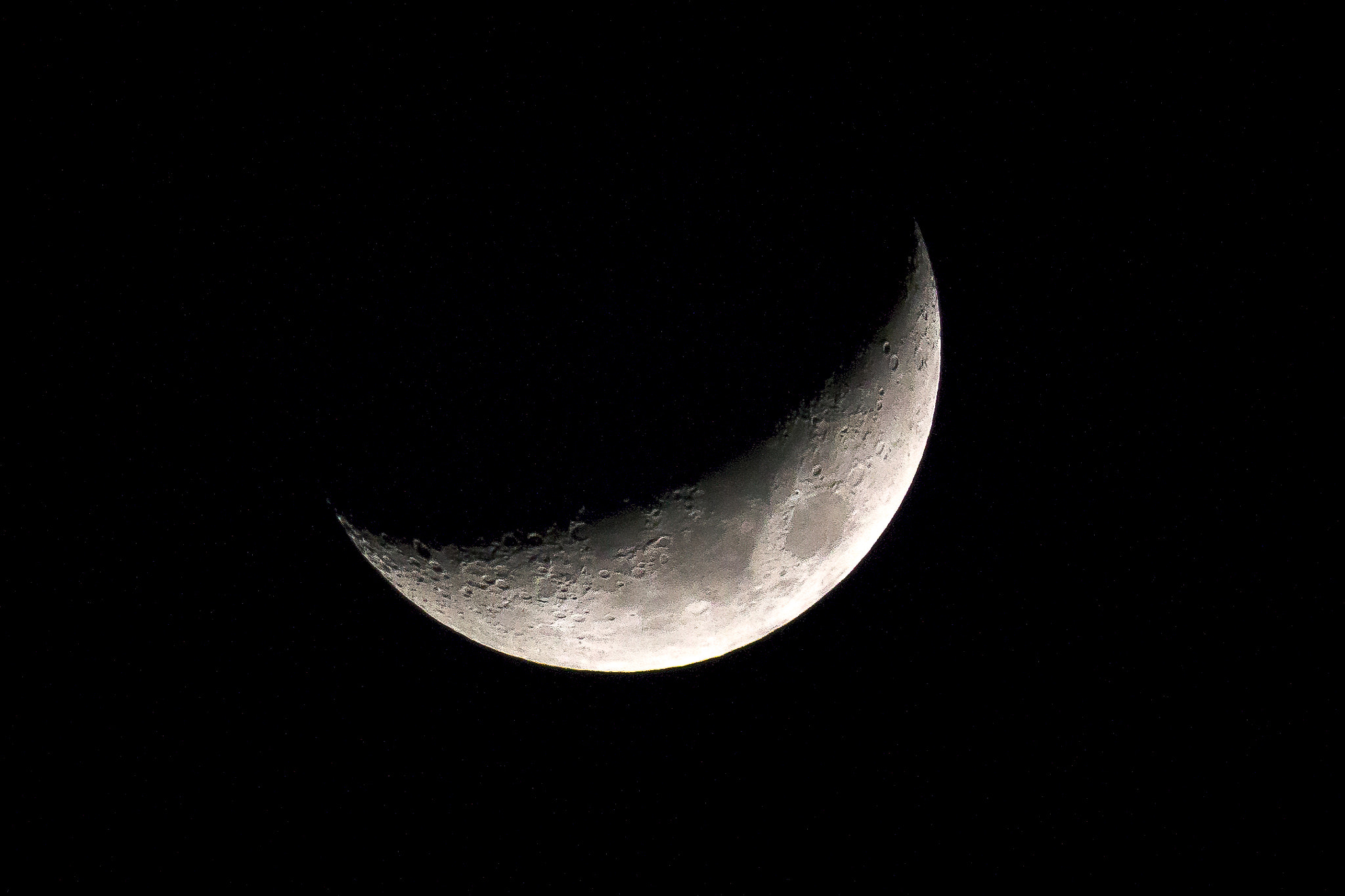 Canon EF 400mm F5.6L USM sample photo. Crescent moon photography