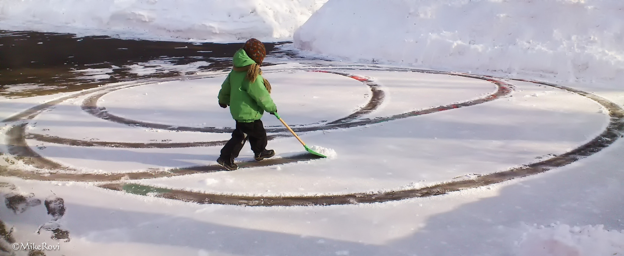 Sony Ericsson Xperia arc S sample photo. Drawing circles photography