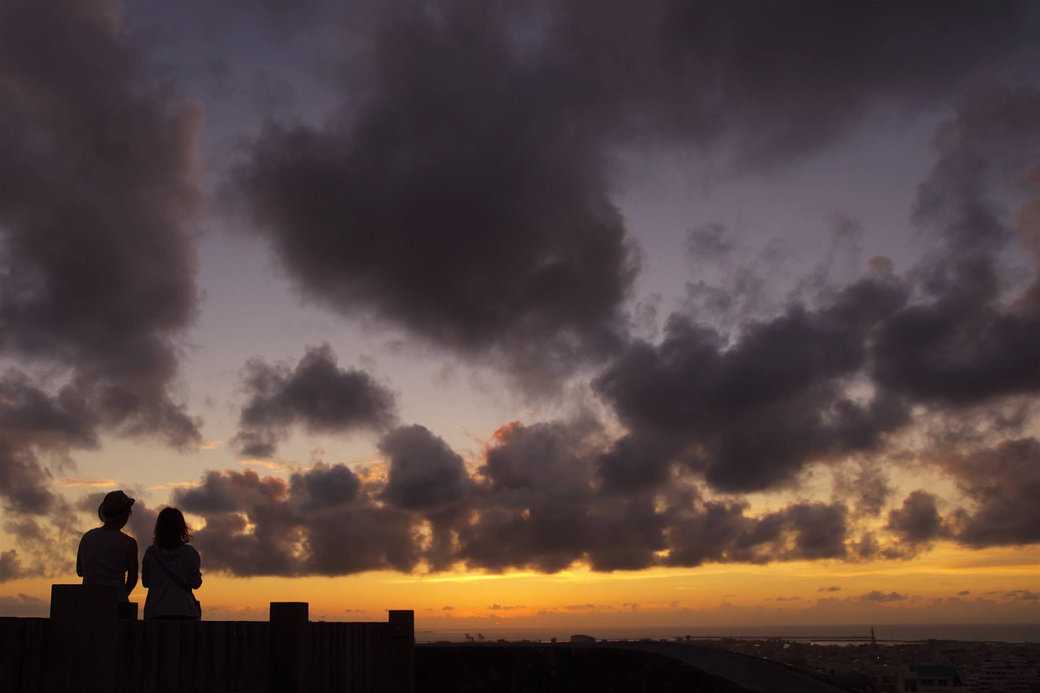 Panasonic Lumix DMC-GH3 + OLYMPUS DIGITAL 12-60mm Lens sample photo. Couple watch the sunset from the shuri castle park photography