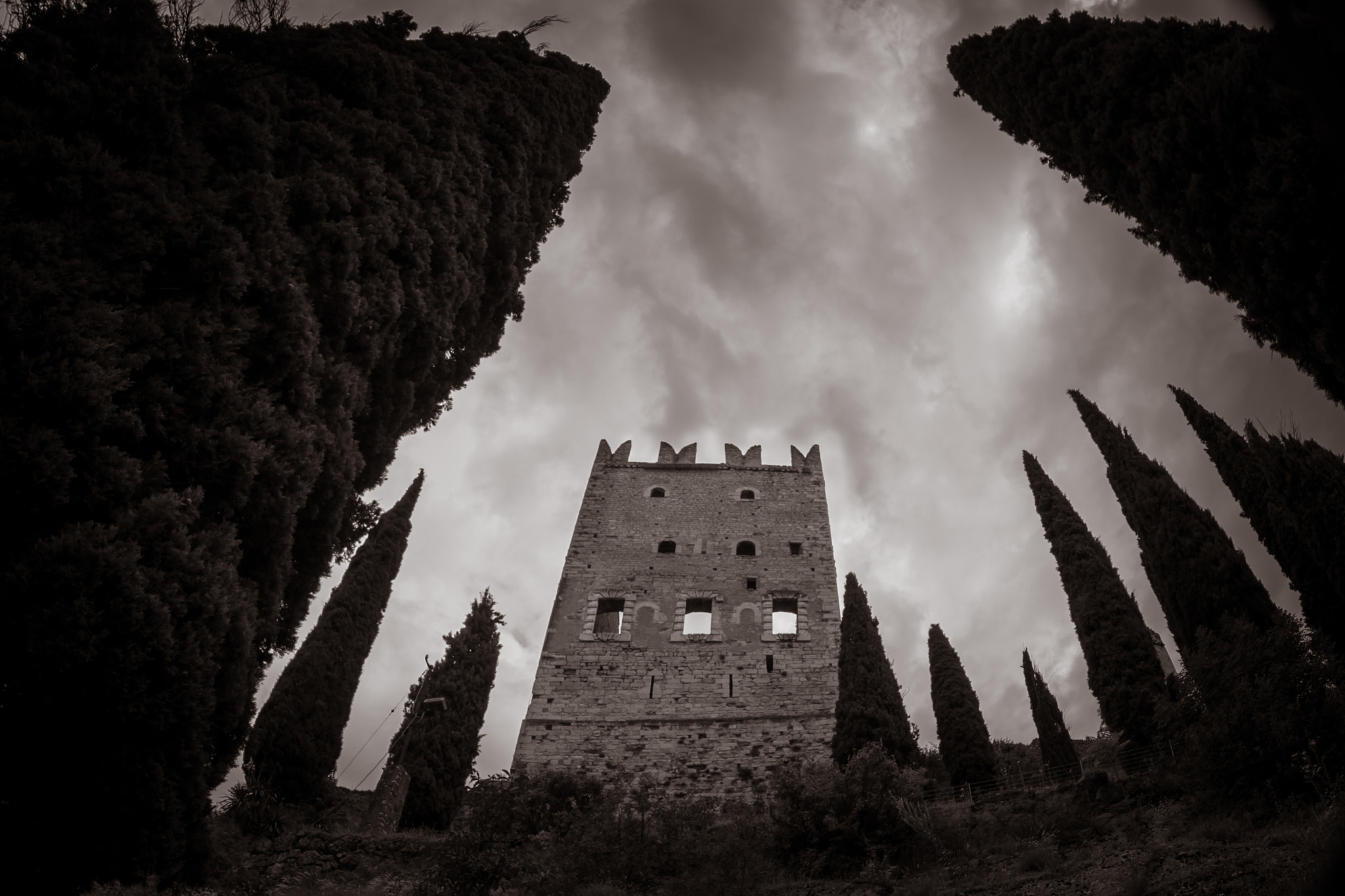 Canon EOS 5D Mark II + Tokina AT-X Pro 11-16mm F2.8 DX sample photo. Arco castle ruins photography