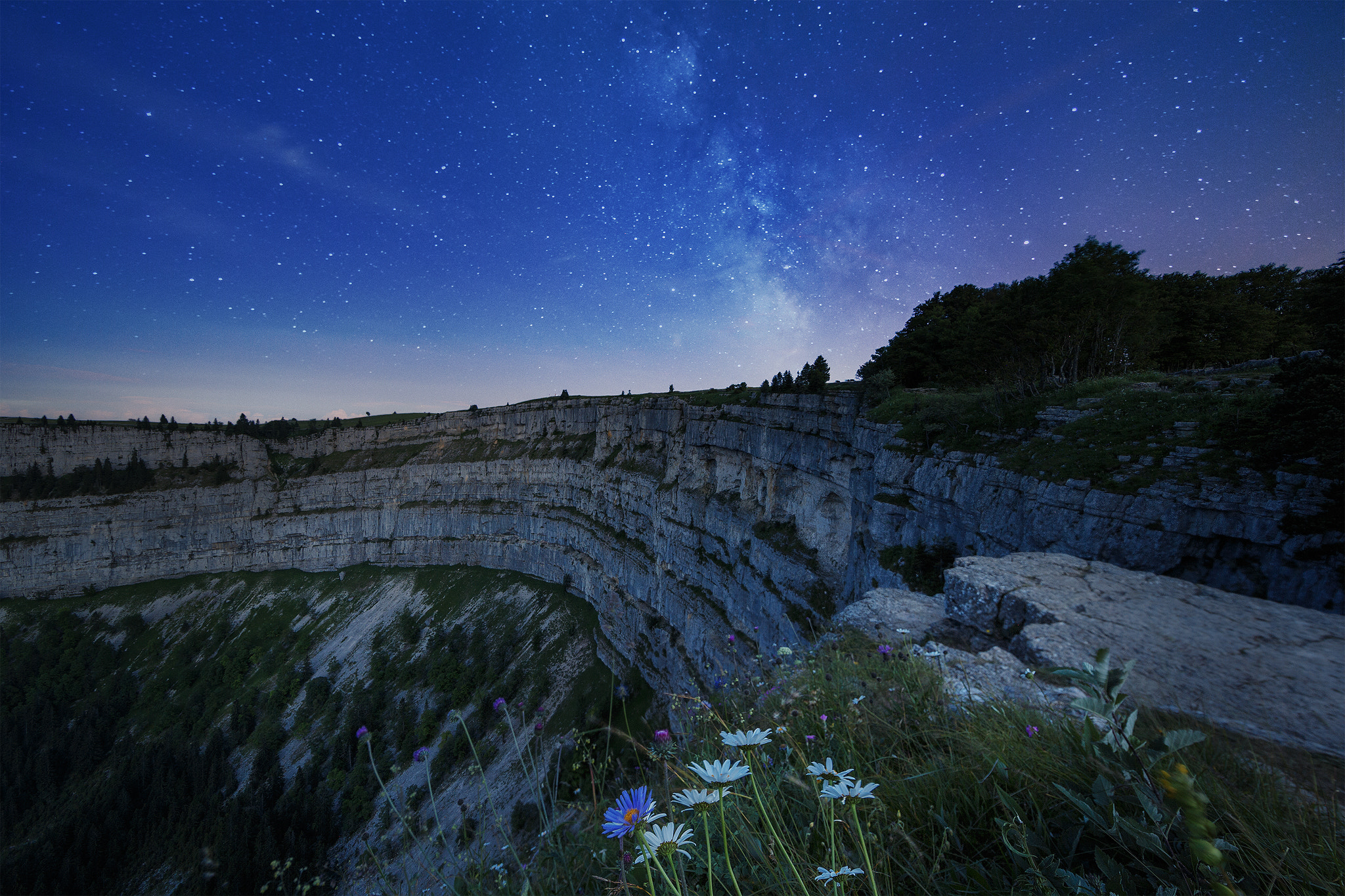 Canon EF 14mm F2.8L II USM sample photo. Lonely night photography