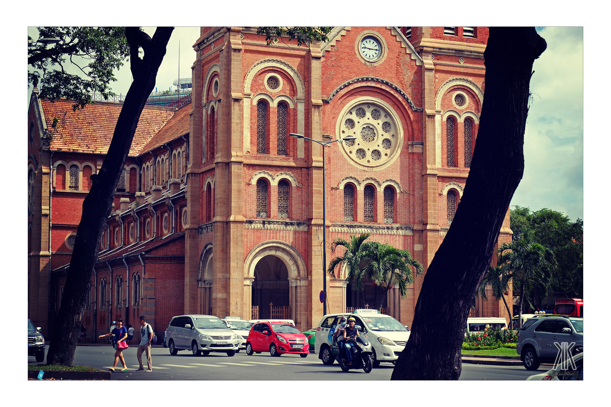 Fujifilm X-E1 + Fujifilm XC 50-230mm F4.5-6.7 OIS II sample photo. Saigon notre-dame cathedral photography