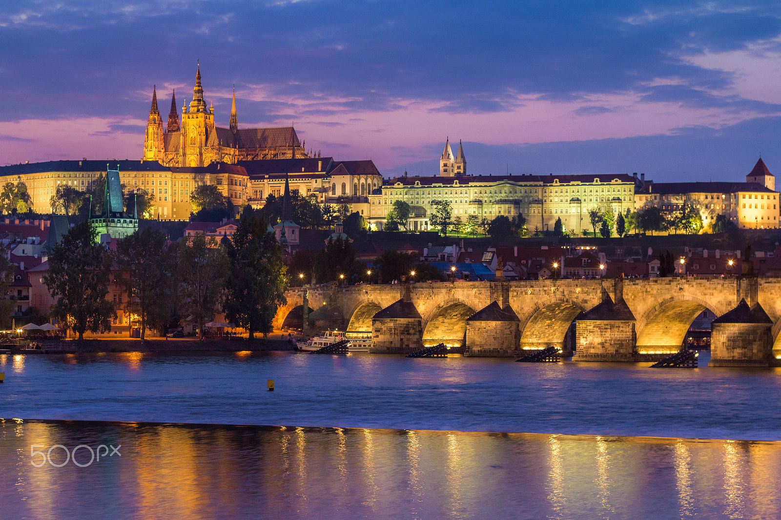 Canon EOS 550D (EOS Rebel T2i / EOS Kiss X4) + Canon EF 50mm F1.8 II sample photo. Prague castle and charles bridge at twilight photography