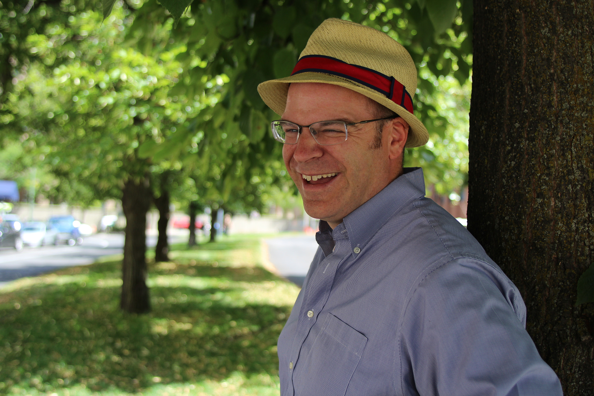 Canon EF 20-35mm f/2.8L sample photo. Old fashion but styled, smirking photography