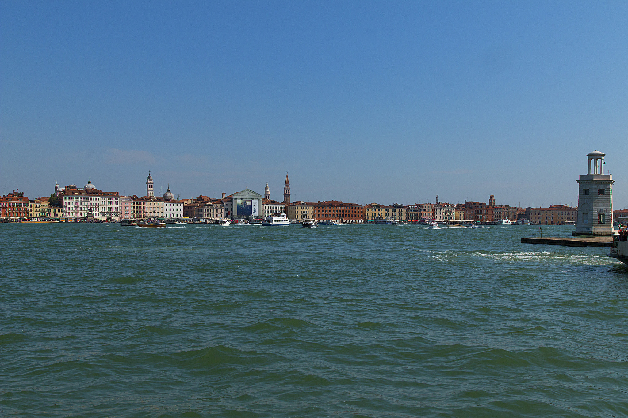 Sigma 17-70mm F2.8-4 DC Macro OS HSM sample photo. Skyline off venice photography