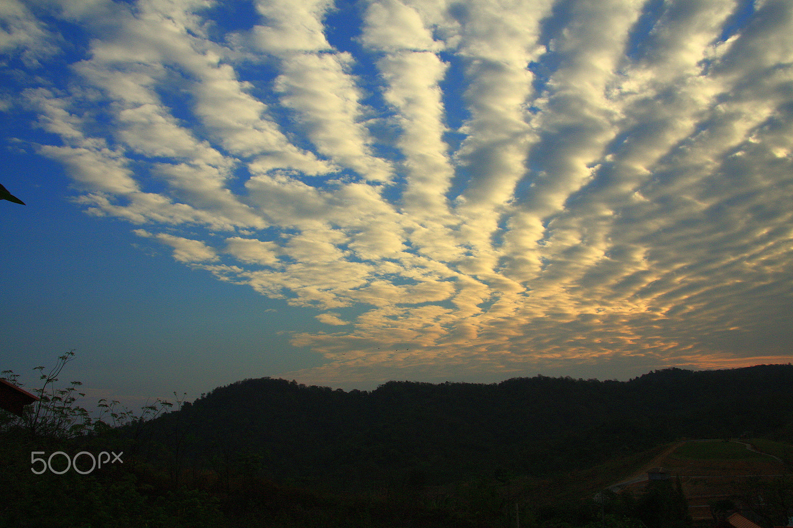 Canon EF-S 17-85mm F4-5.6 IS USM sample photo. Sky photography