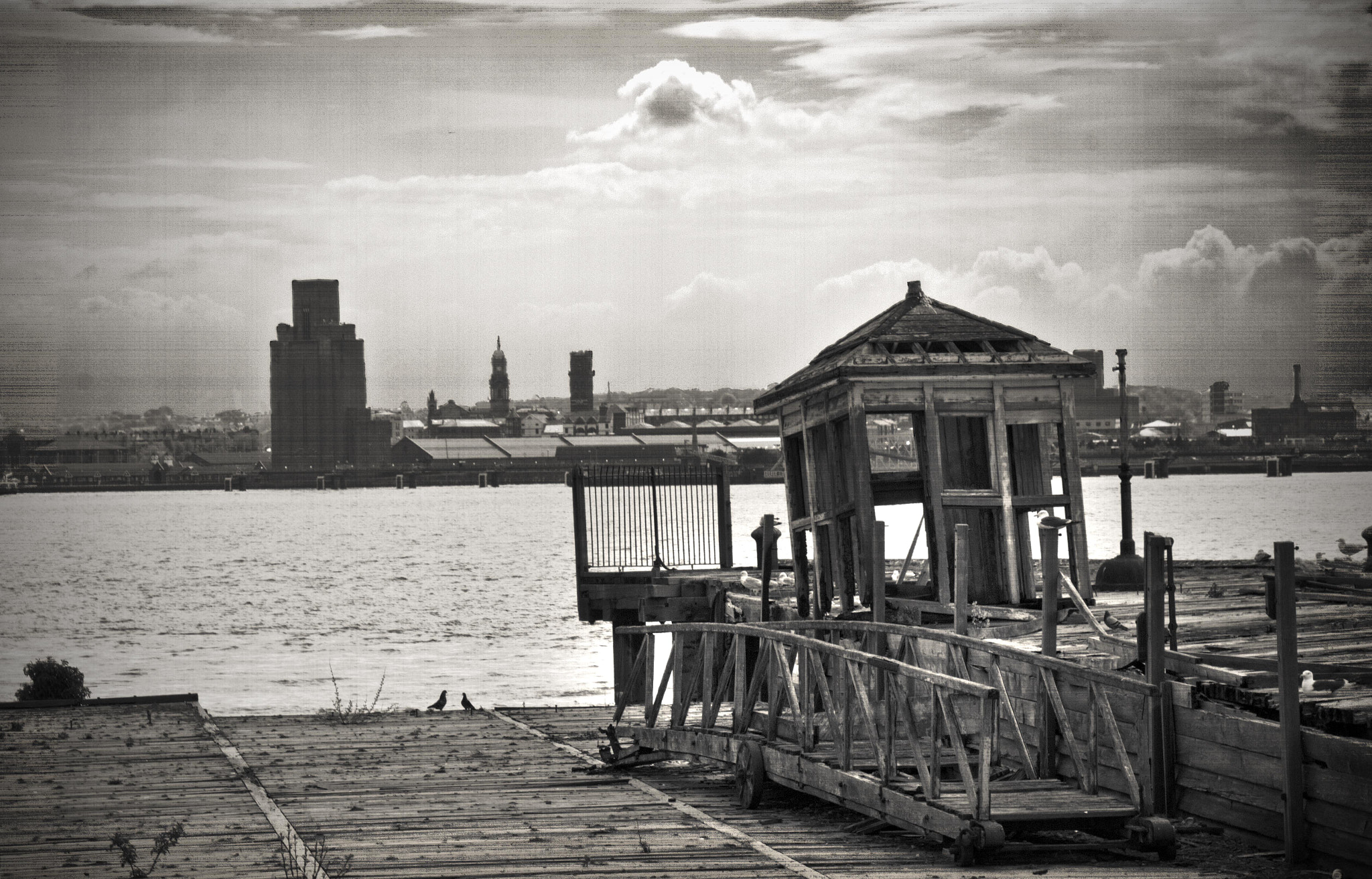 Sigma 18-125mm F3.8-5.6 DC OS HSM sample photo. River mersey, liverpool. photography
