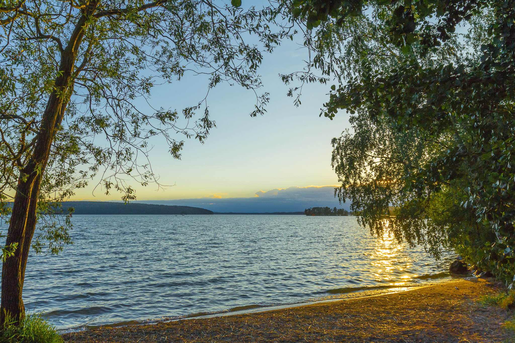 Canon EF-S 17-55mm F2.8 IS USM sample photo. Sunny lake. photography
