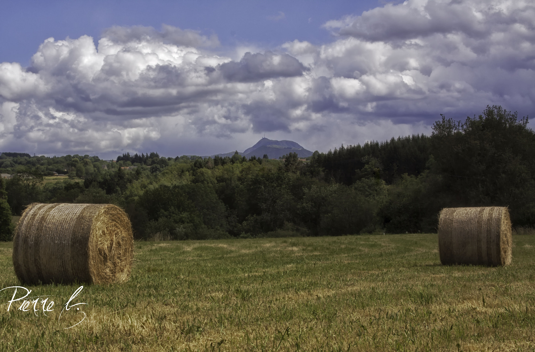 Canon EOS 50D sample photo. Puy de dôme in summer photography