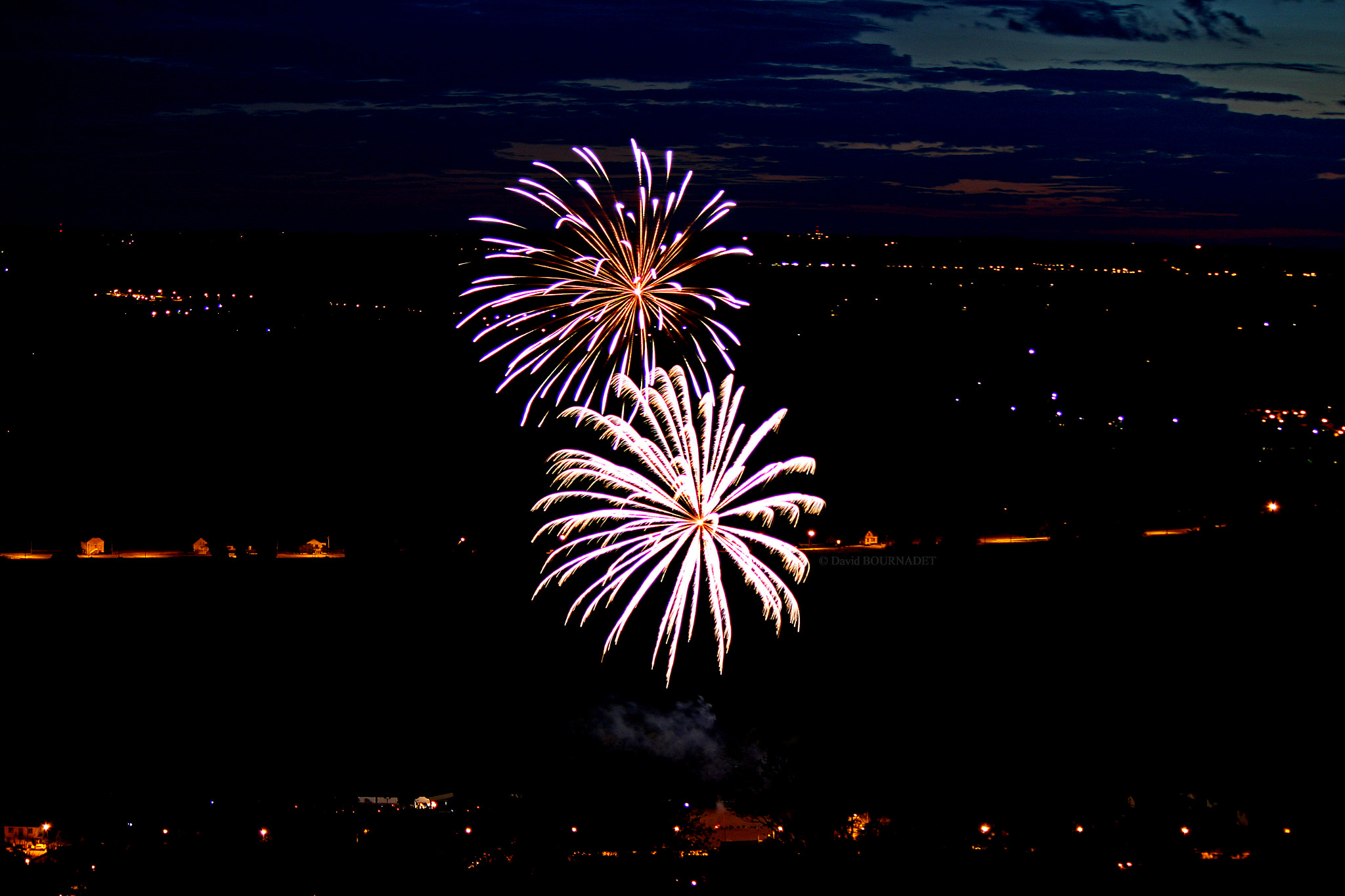 Canon EOS 600D (Rebel EOS T3i / EOS Kiss X5) + Canon EF 70-200mm F4L USM sample photo. Feux d'artifice 13 juillet 2016, abrest, france photography