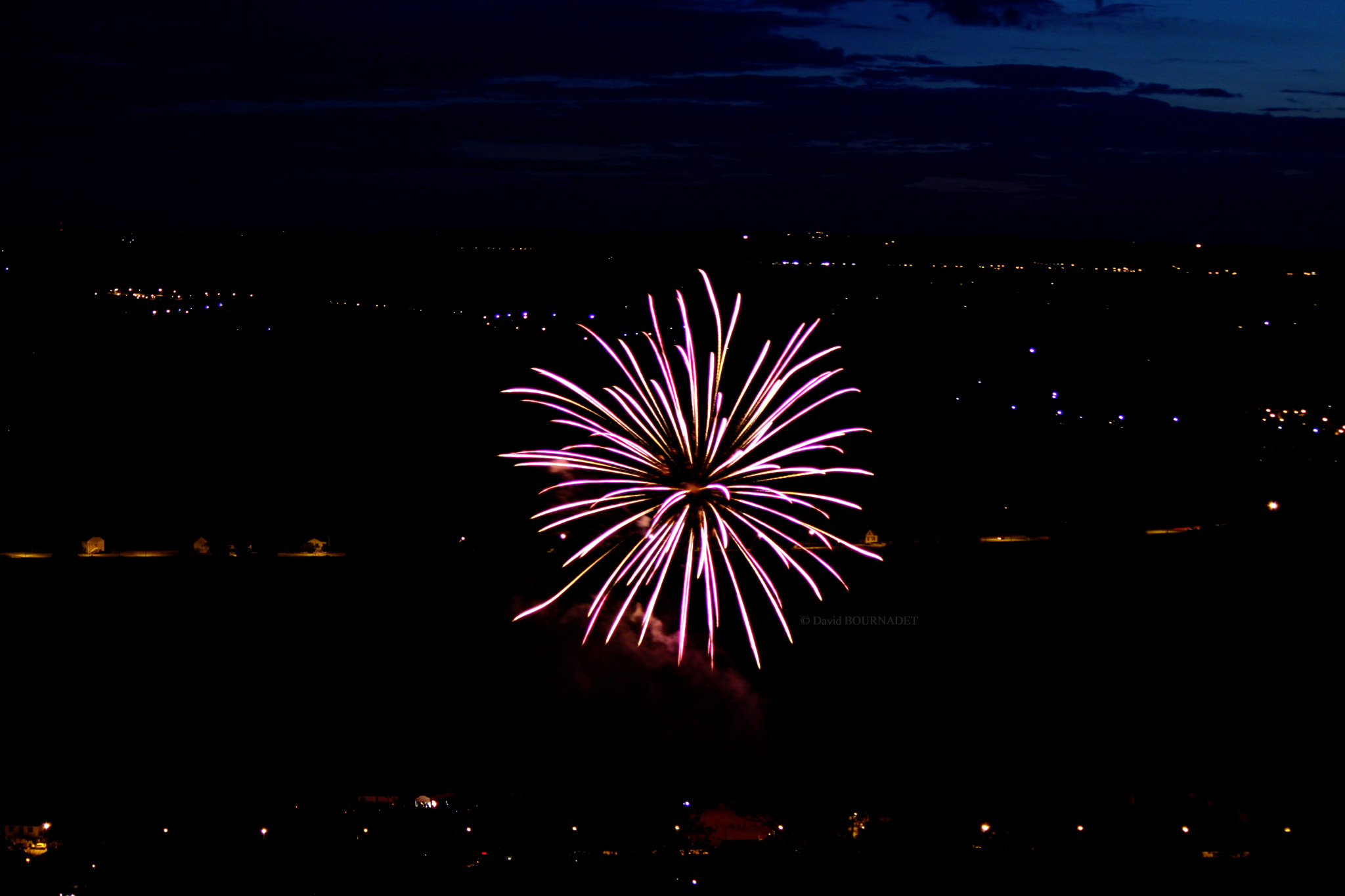 Canon EOS 600D (Rebel EOS T3i / EOS Kiss X5) + Canon EF 70-200mm F4L USM sample photo. Feux d'artifice 13 juillet 2016, abrest, france photography