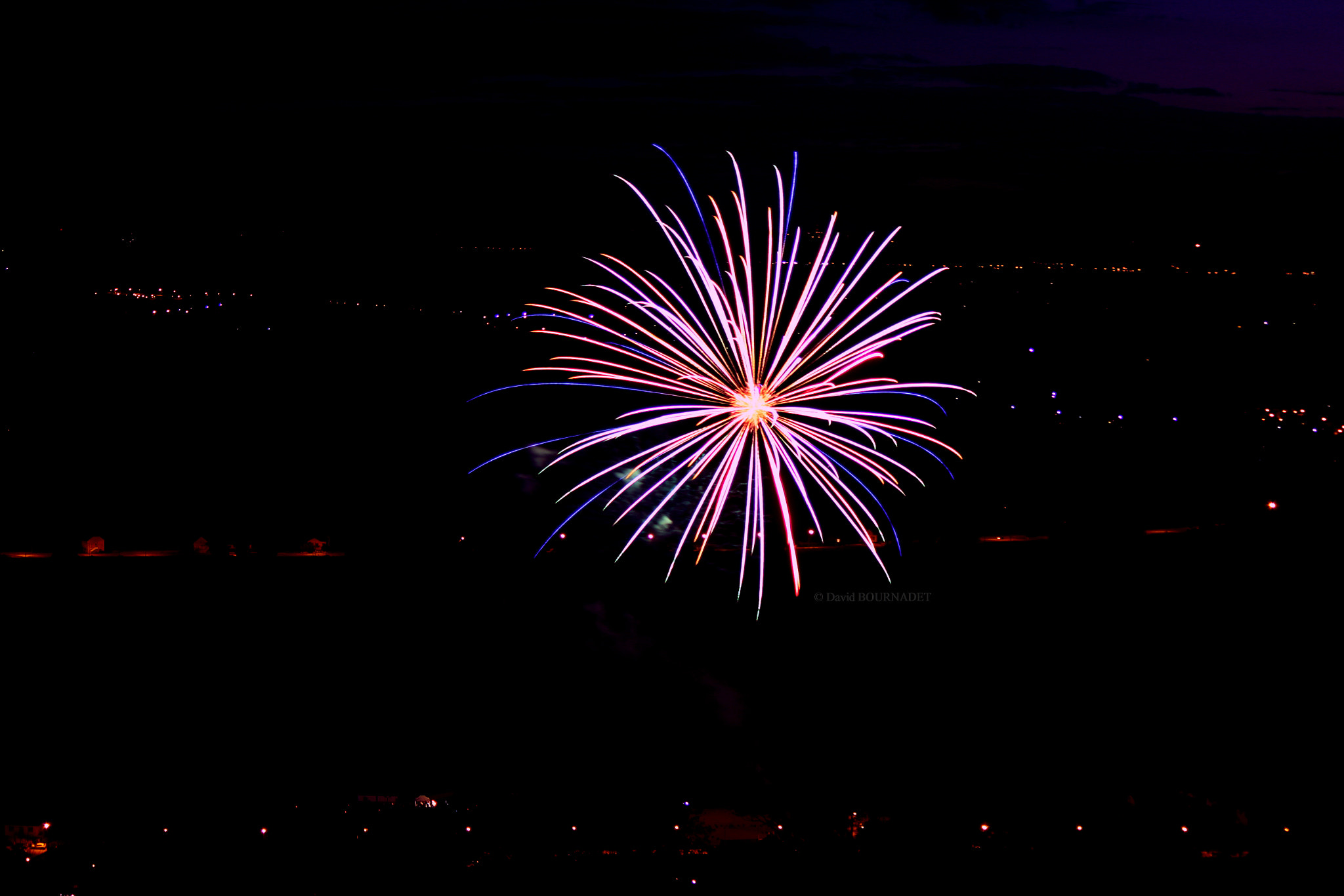 Canon EOS 600D (Rebel EOS T3i / EOS Kiss X5) + Canon EF 70-200mm F4L USM sample photo. Feux d'artifice 13 juillet 2016, abrest, france photography