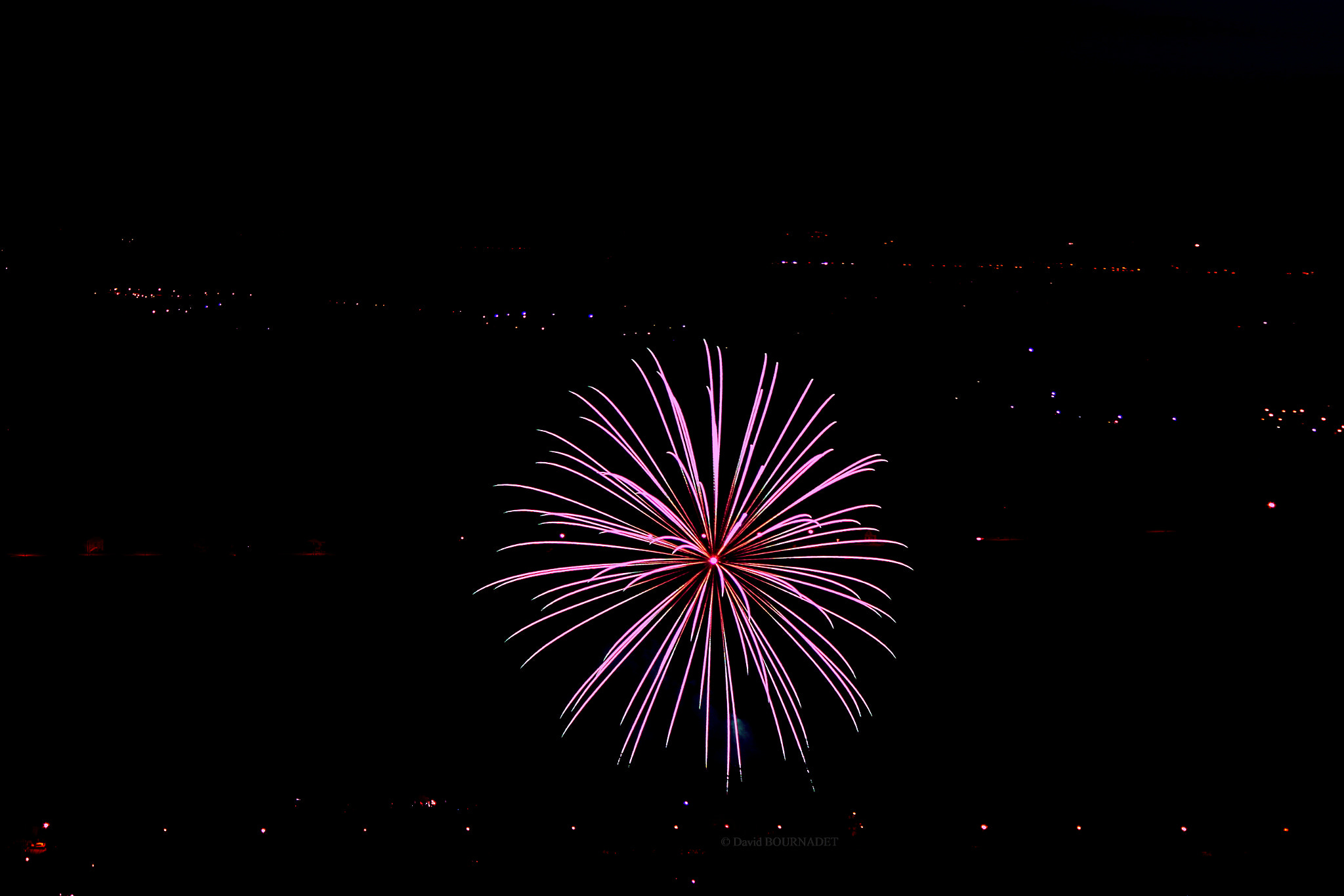 Canon EOS 600D (Rebel EOS T3i / EOS Kiss X5) + Canon EF 70-200mm F4L USM sample photo. Feux d'artifice 13 juillet 2016, abrest, france photography