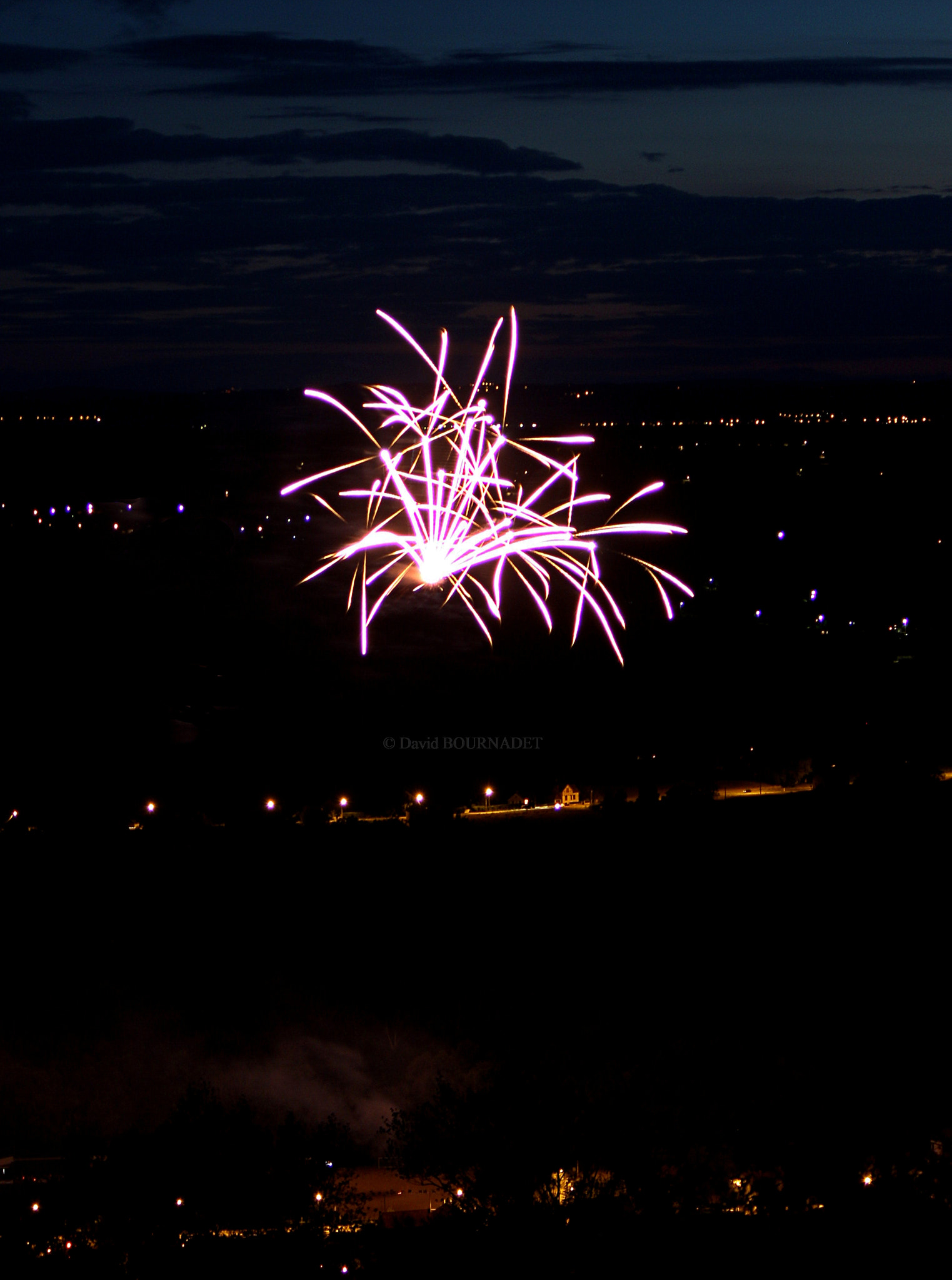 Canon EOS 600D (Rebel EOS T3i / EOS Kiss X5) + Canon EF 70-200mm F4L USM sample photo. Feux d'artifice 13 juillet 2016, abrest, france photography