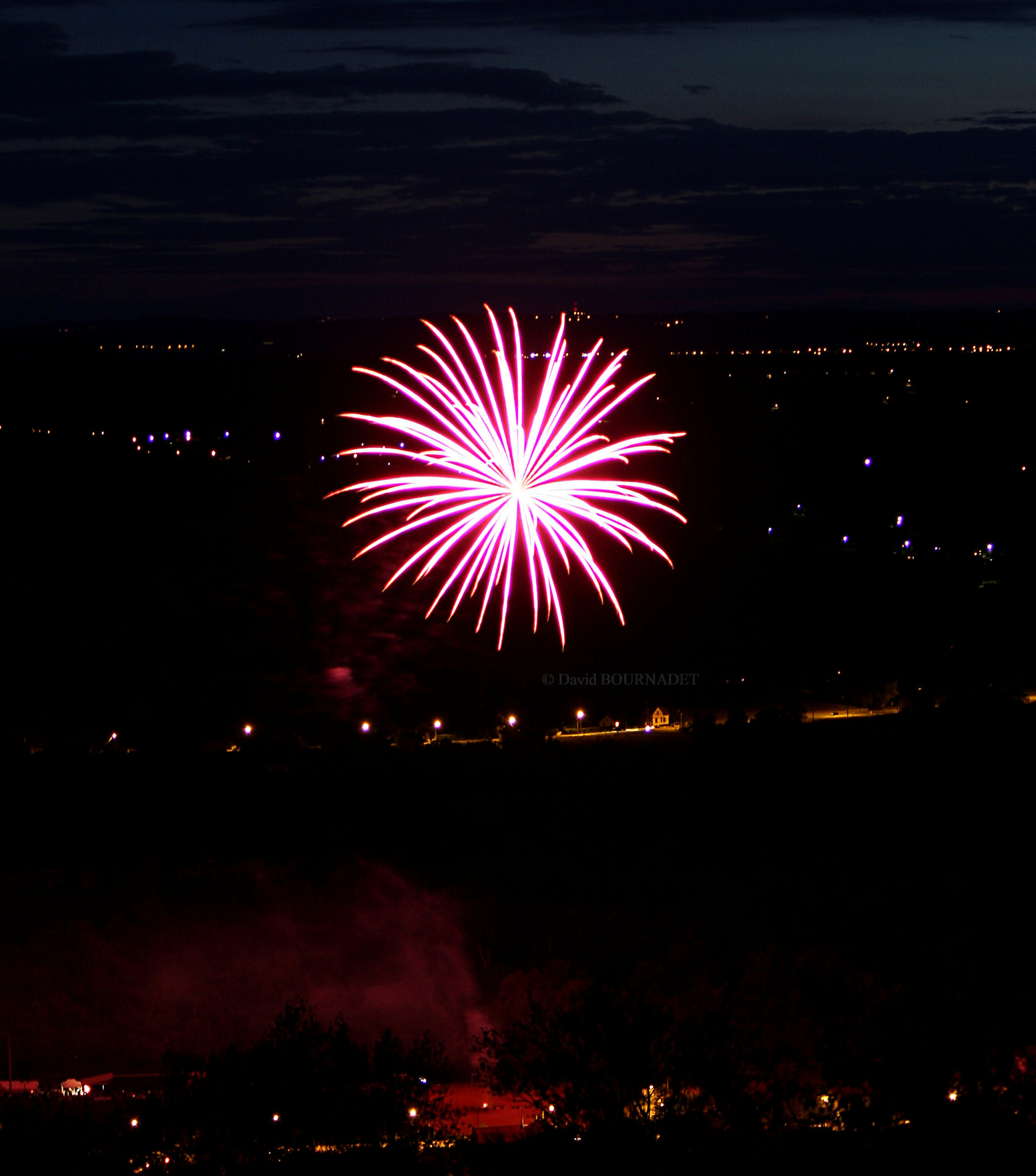 Canon EOS 600D (Rebel EOS T3i / EOS Kiss X5) + Canon EF 70-200mm F4L USM sample photo. Feux d'artifice 13 juillet 2016, abrest, france photography