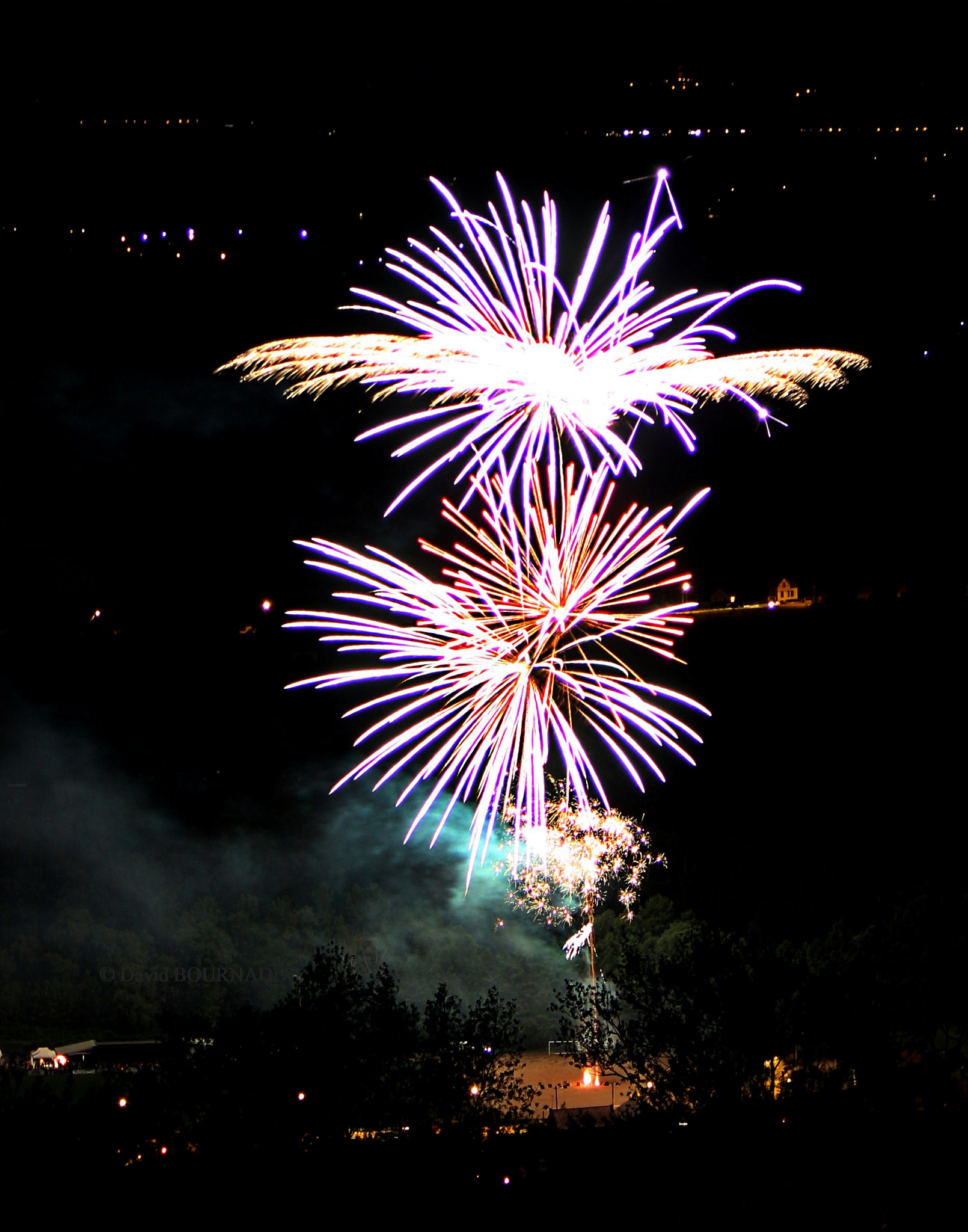 Canon EOS 600D (Rebel EOS T3i / EOS Kiss X5) + Canon EF 70-200mm F4L USM sample photo. Feux d'artifice 13 juillet 2016, abrest, france photography