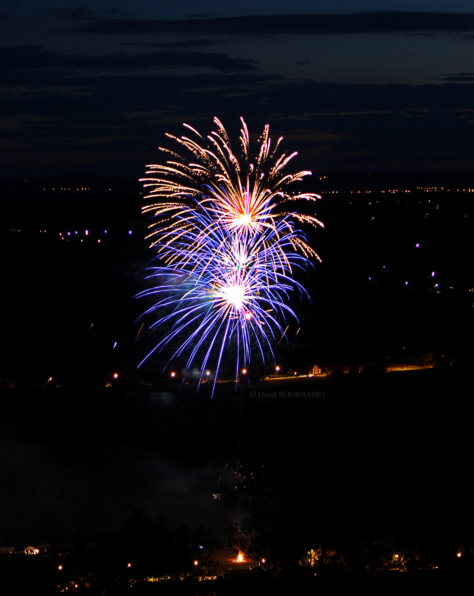 Canon EOS 600D (Rebel EOS T3i / EOS Kiss X5) + Canon EF 70-200mm F4L USM sample photo. Feux d'artifice 13 juillet 2016, abrest, france photography