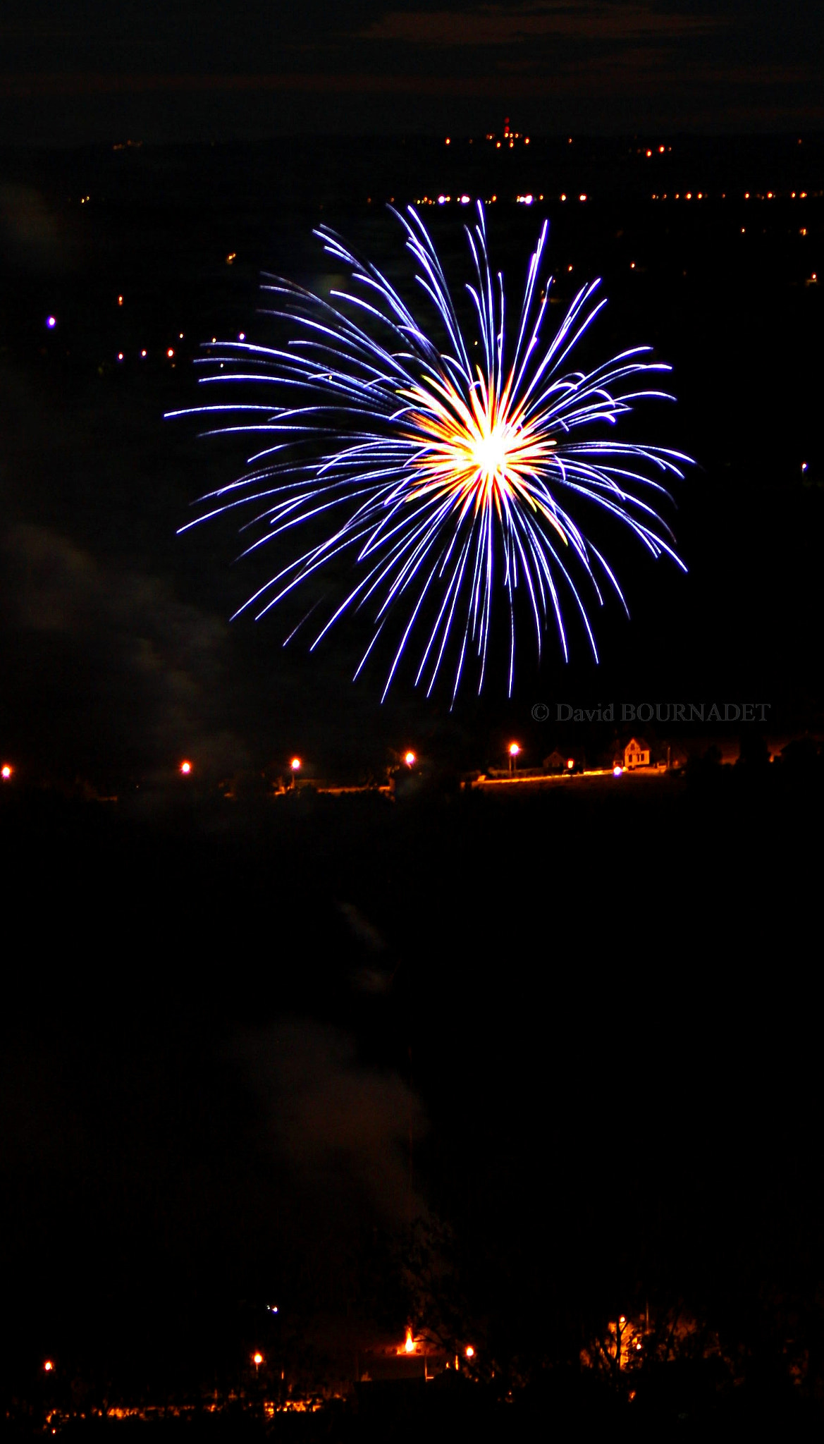 Canon EOS 600D (Rebel EOS T3i / EOS Kiss X5) + Canon EF 70-200mm F4L USM sample photo. Feux d'artifice 13 juillet 2016, abrest, france photography