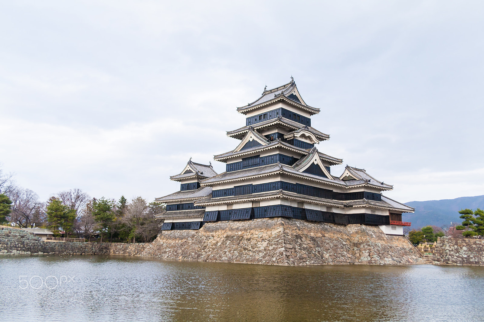 Canon EOS 1000D (EOS Digital Rebel XS / EOS Kiss F) sample photo. Matsumotojo, japanese castle photography