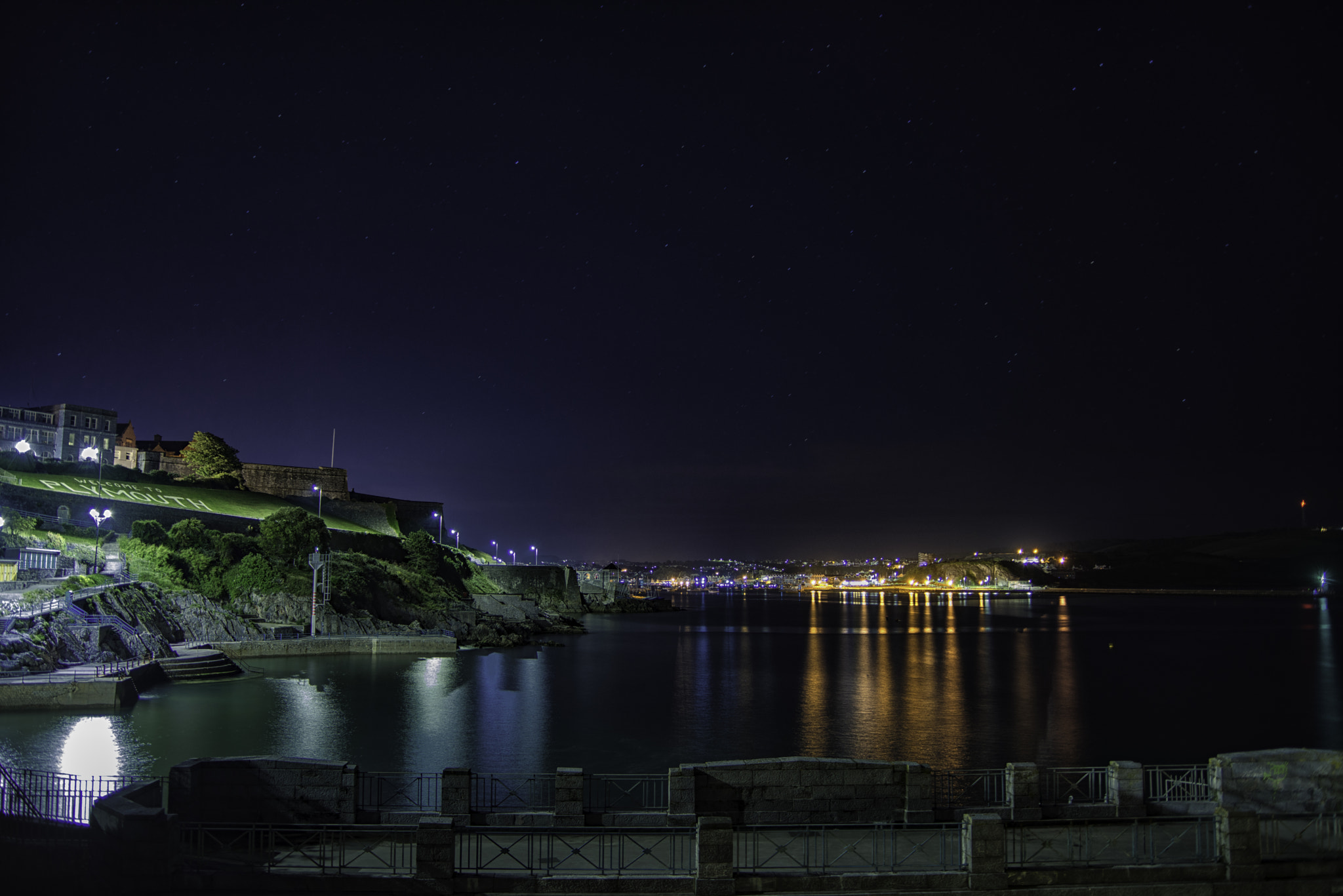 AF Zoom-Nikkor 28-80mm f/3.3-5.6G sample photo. Plymouth hoe photography