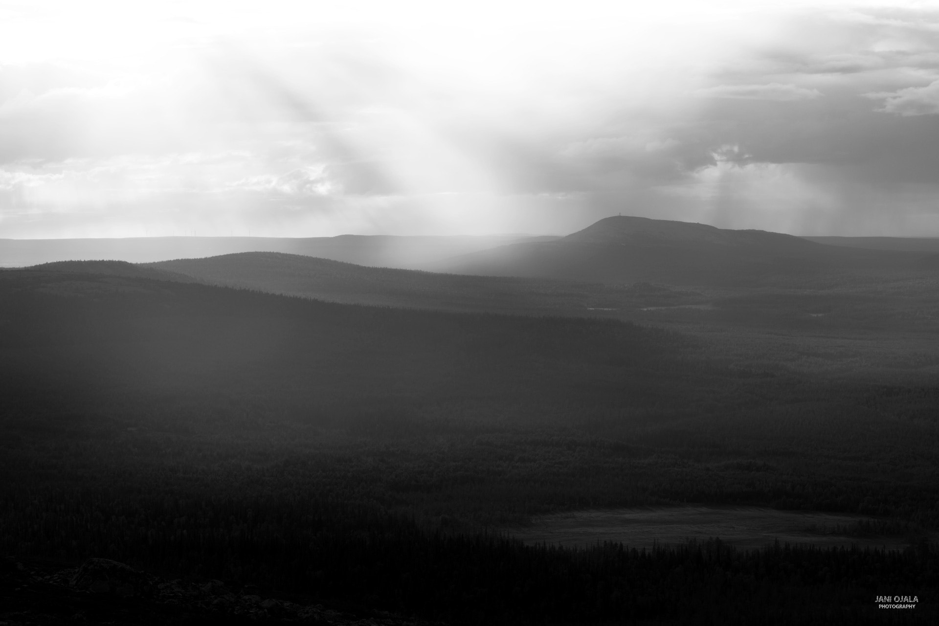 Nikon AF-S Nikkor 70-200mm F2.8G ED VR II sample photo. Dancing lights over the mountains photography
