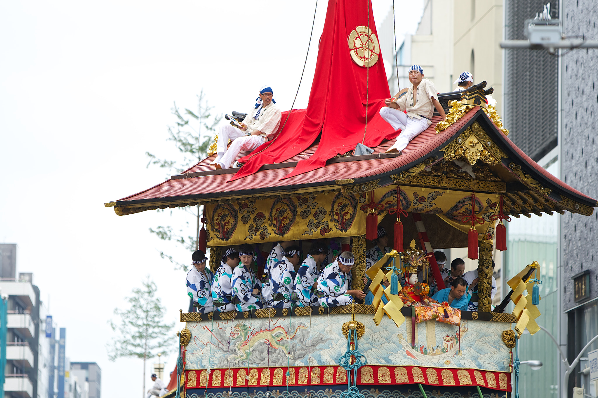 Canon EOS-1D Mark III sample photo. Get ready for gion festival photography