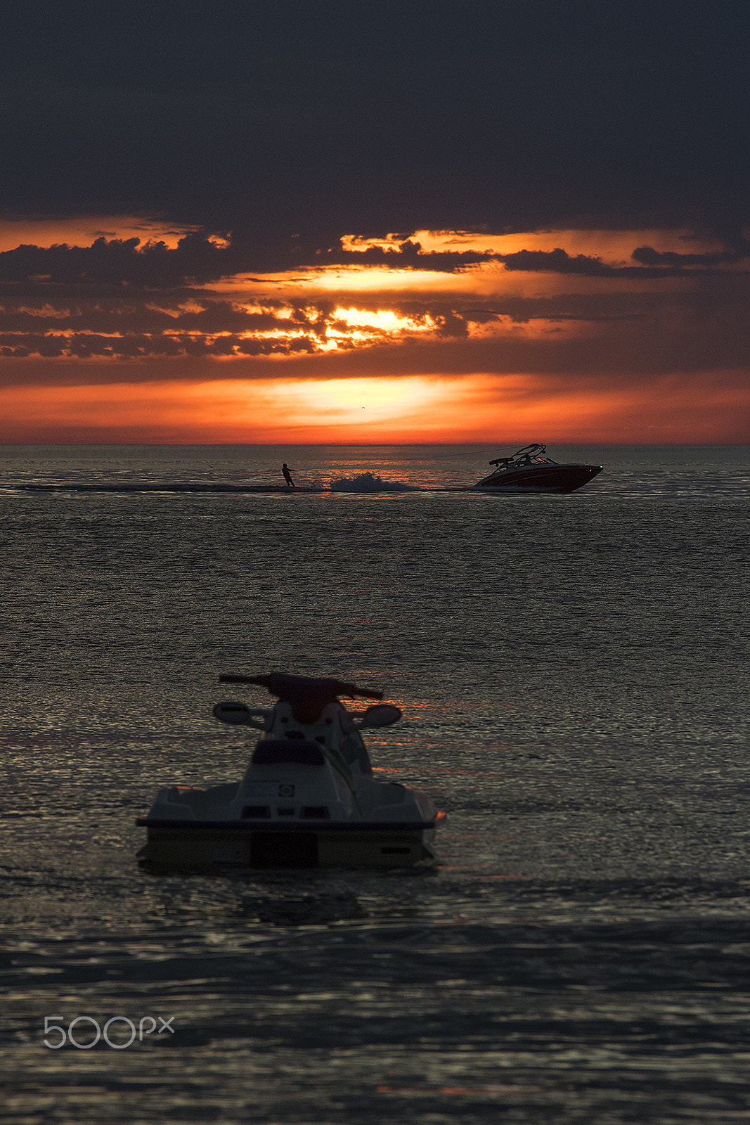Tamron SP AF 70-200mm F2.8 Di LD (IF) MACRO sample photo. Sunset water skiing photography