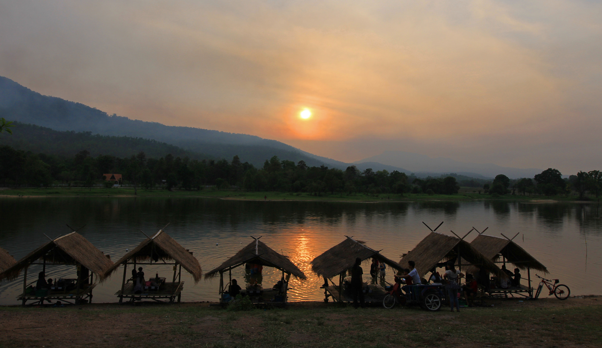 Canon EOS 60D + Canon EF 300mm f/2.8L sample photo. Sunset at huay teung tao lake photography