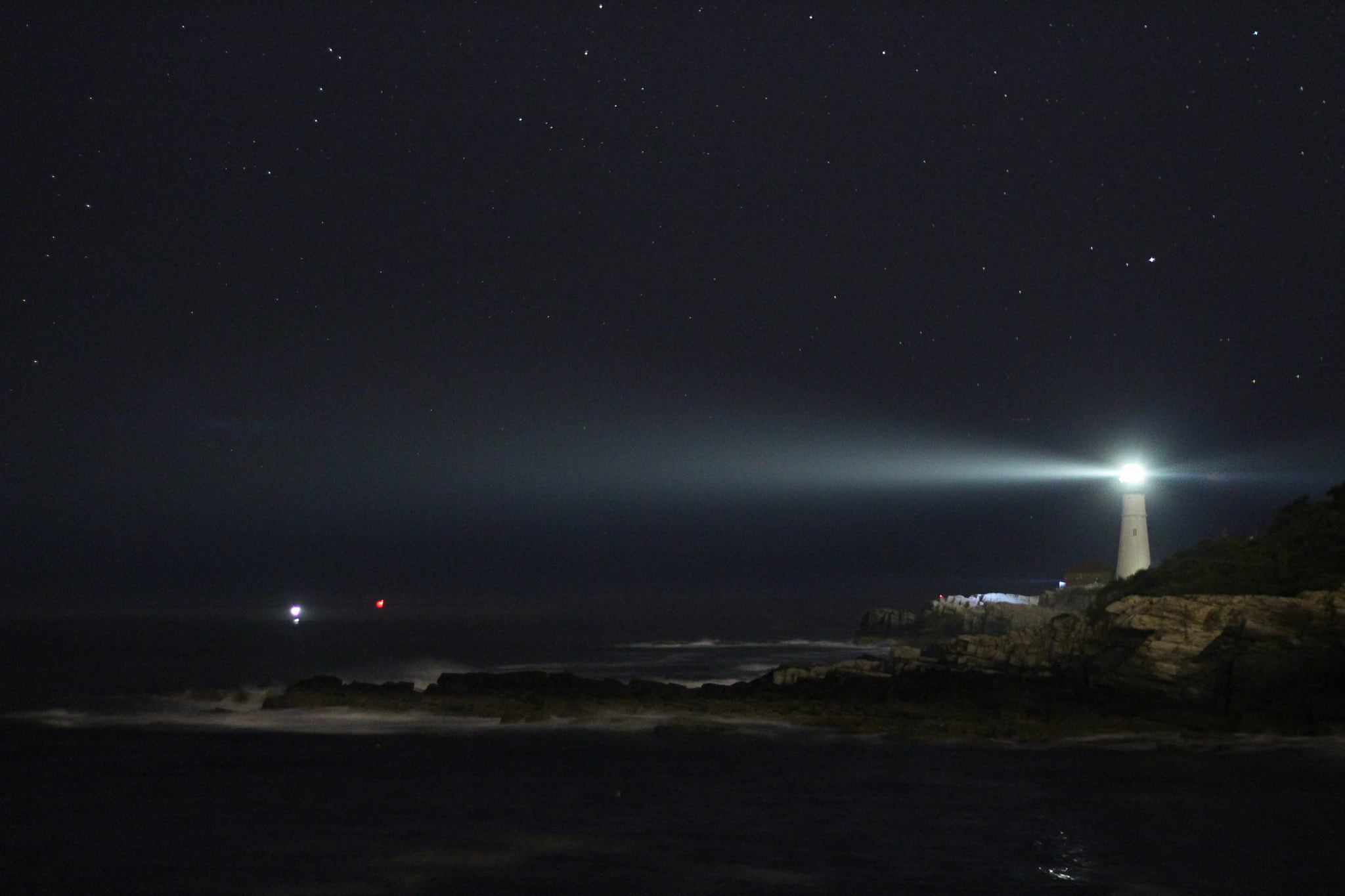 Canon EOS 650D (EOS Rebel T4i / EOS Kiss X6i) + Canon EF 50mm F1.8 II sample photo. Portland head lighthouse at night. cape elizabeth, me photography