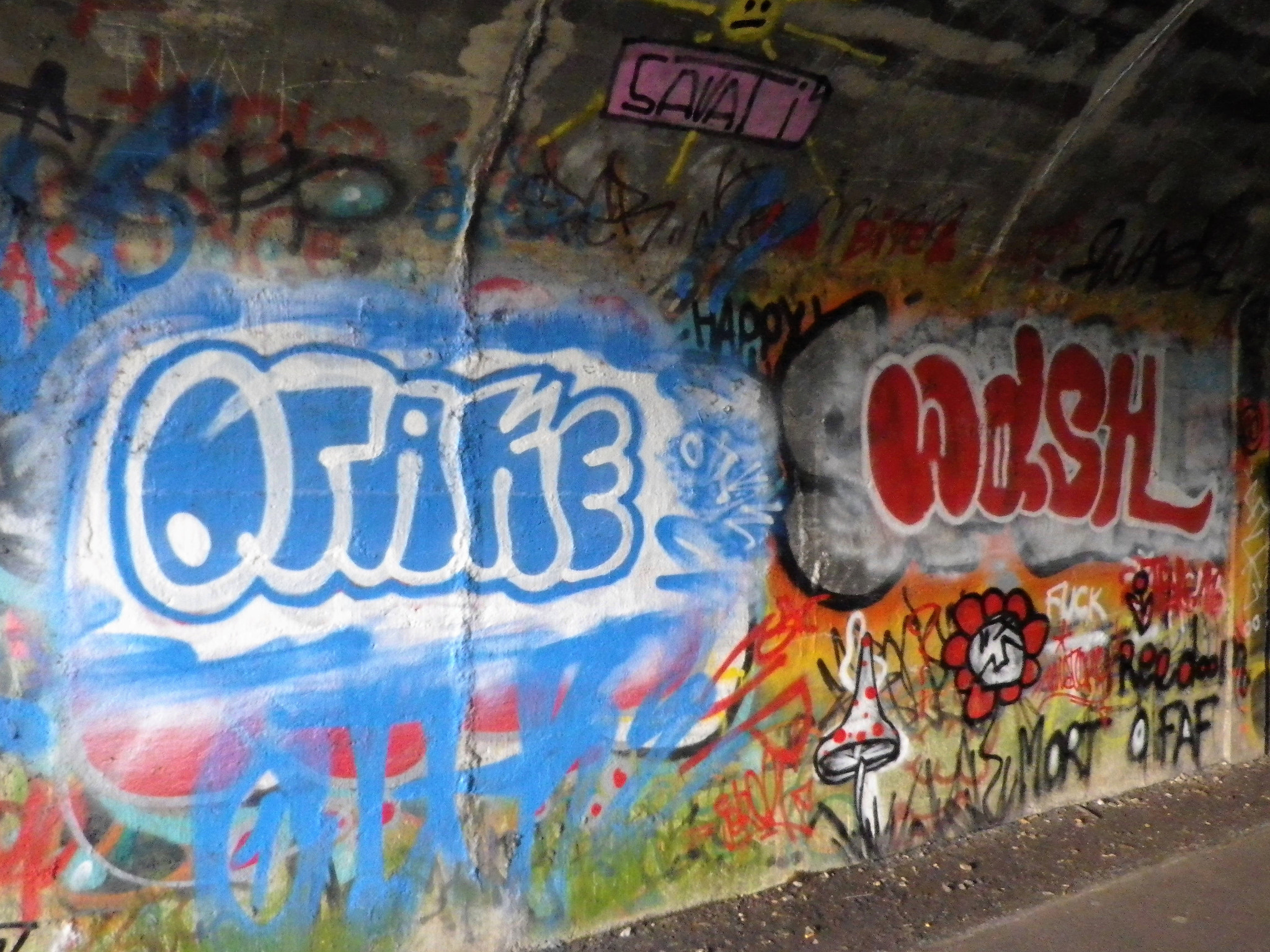 Pentax Optio RZ18 sample photo. Graff sous le pont.... photography
