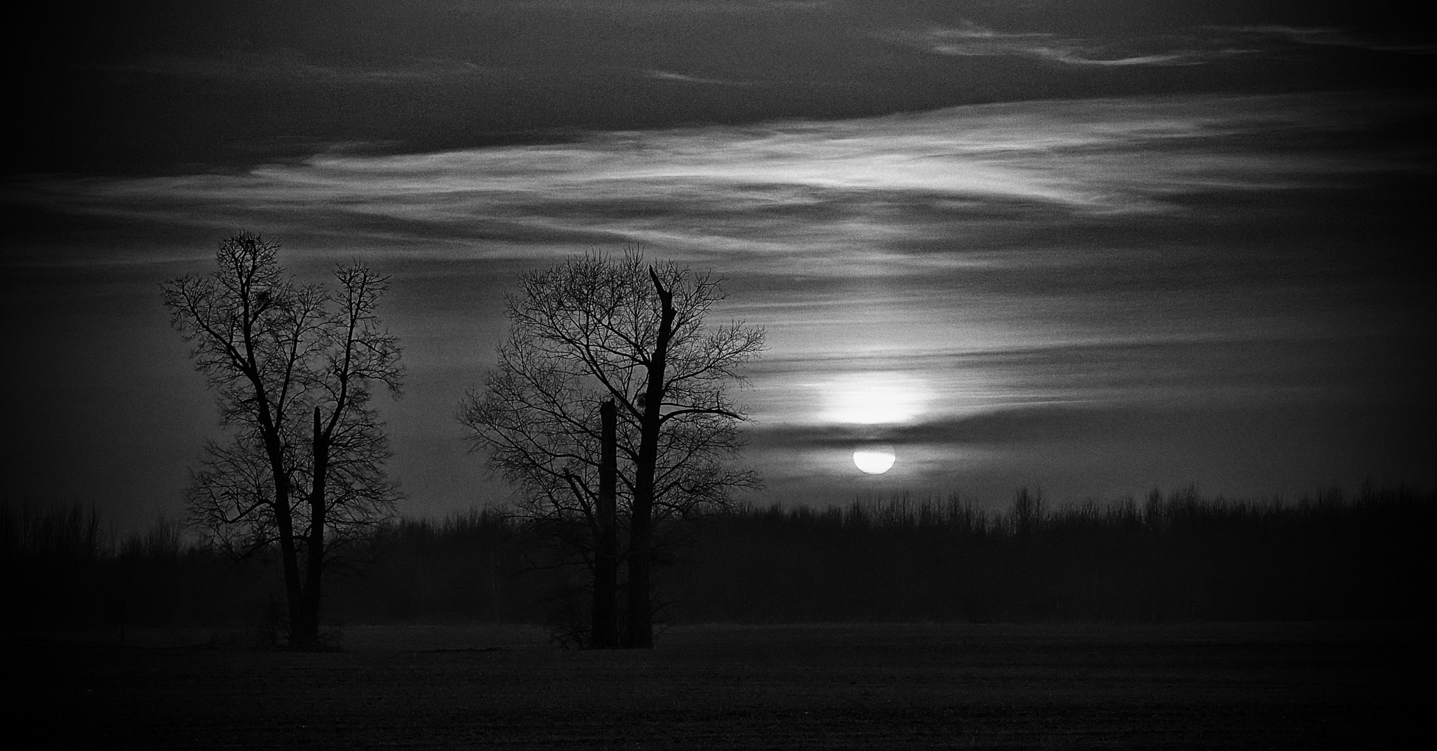 Canon EOS 40D + Canon EF 24-70mm F2.8L USM sample photo. Full moon photography