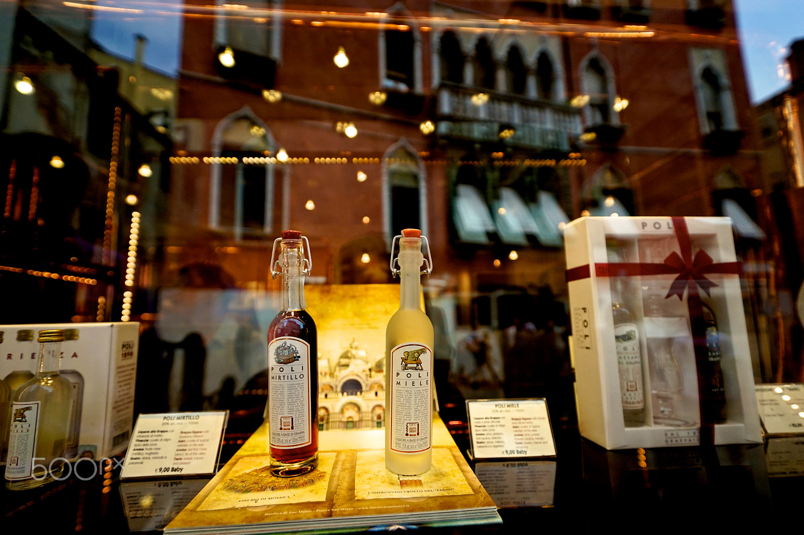Sony Vario-Sonnar T* 16-35mm F2.8 ZA SSM sample photo. @venice street photography