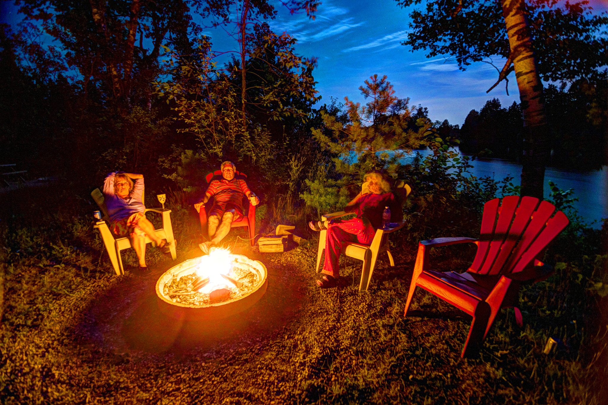 Canon EOS-1D Mark III + Tokina AT-X 11-20mm F2.8 PRO DX sample photo. Sitting by the campfire photography