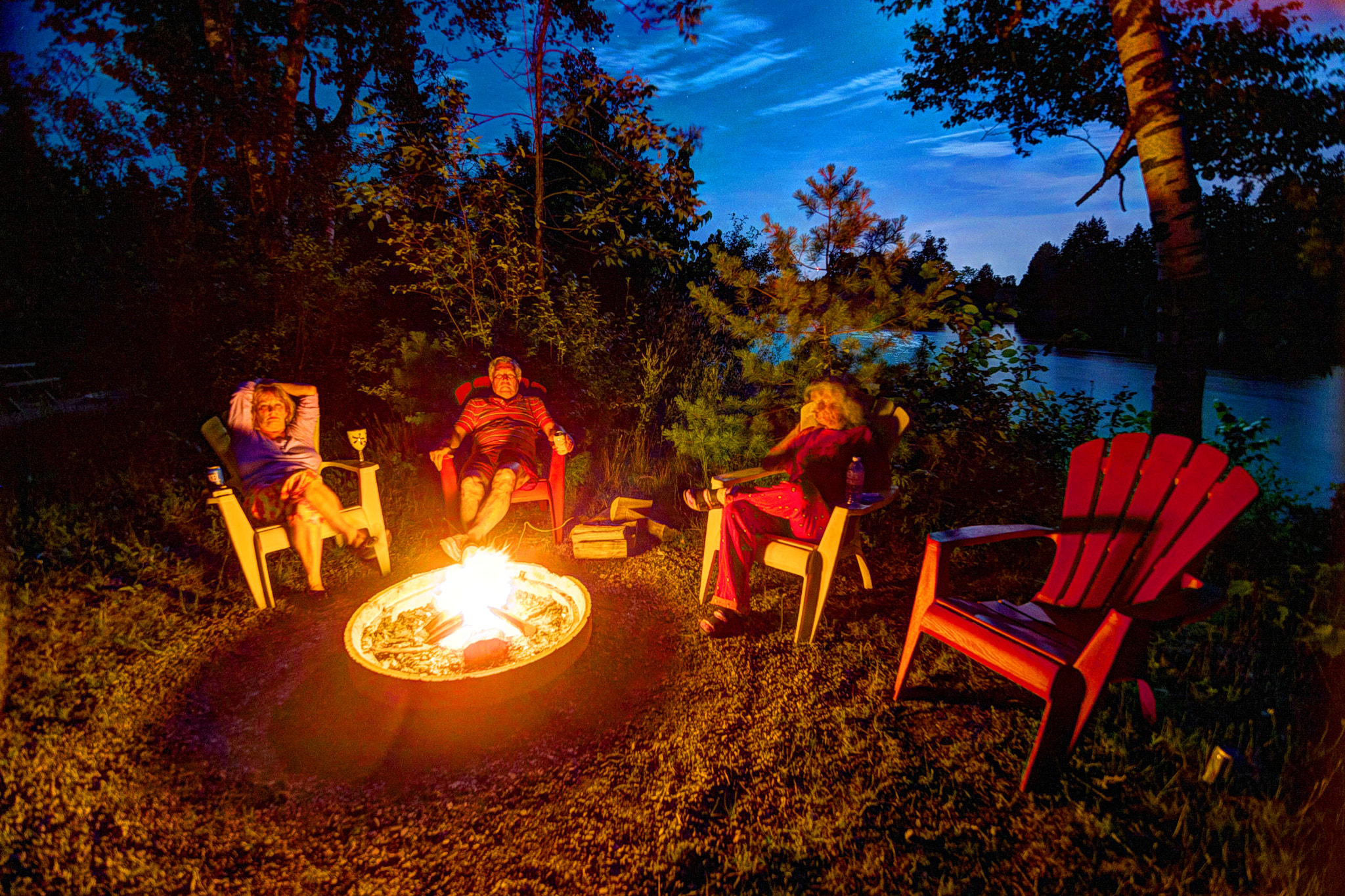 Tokina AT-X 11-20mm F2.8 PRO DX sample photo. Sitting by the campfire photography