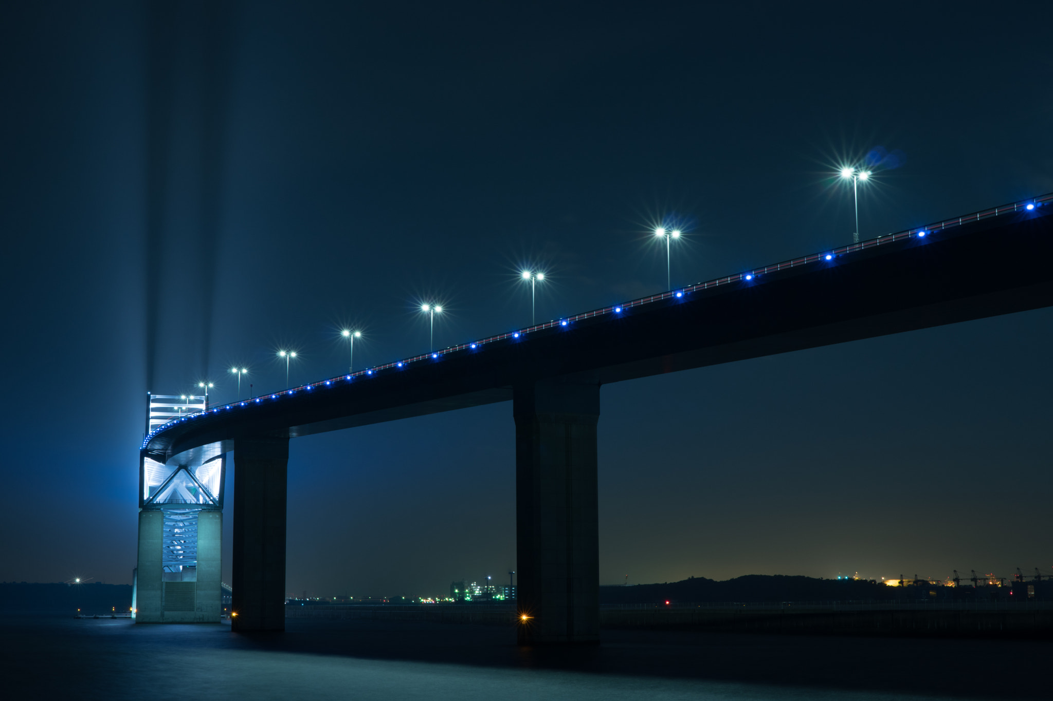 Sony a6300 + Sony Distagon T* FE 35mm F1.4 ZA sample photo. Tokyo gate bridge photography