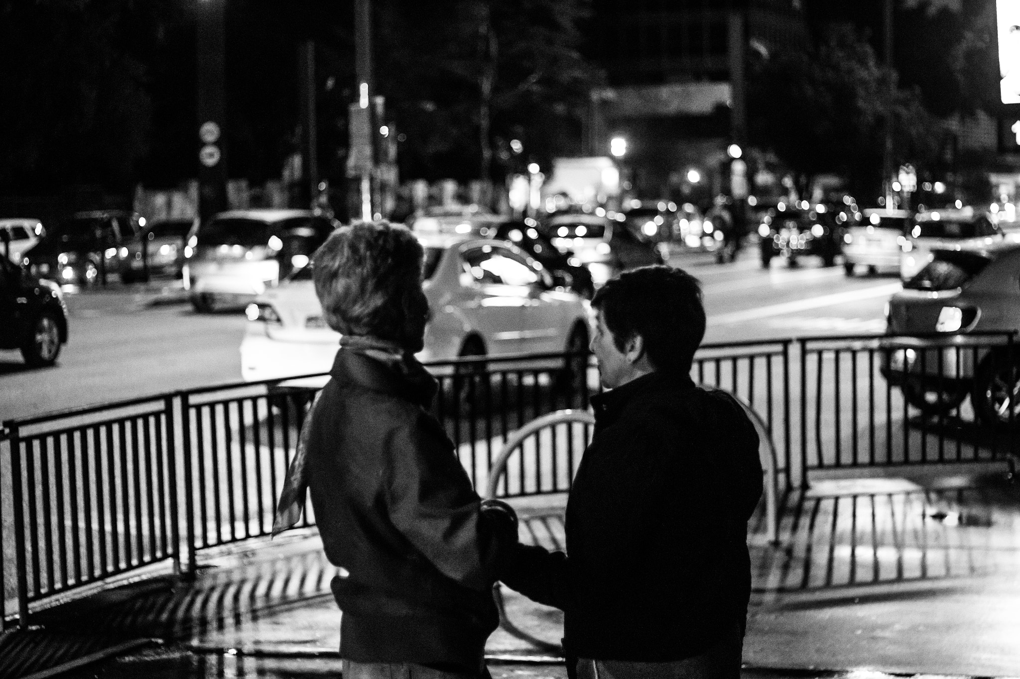 Canon EOS 650D (EOS Rebel T4i / EOS Kiss X6i) + Canon EF 50mm F1.8 II sample photo. Encounter of two friends in a corner of avenida paulista. photography
