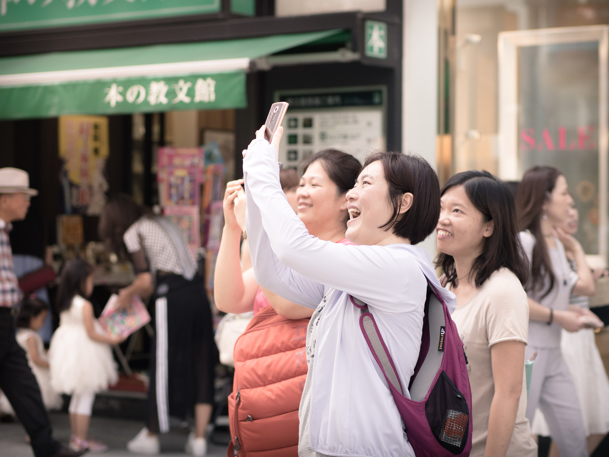 Panasonic Leica DG Nocticron 42.5mm F1.2 ASPH OIS sample photo. Say cheese! photography