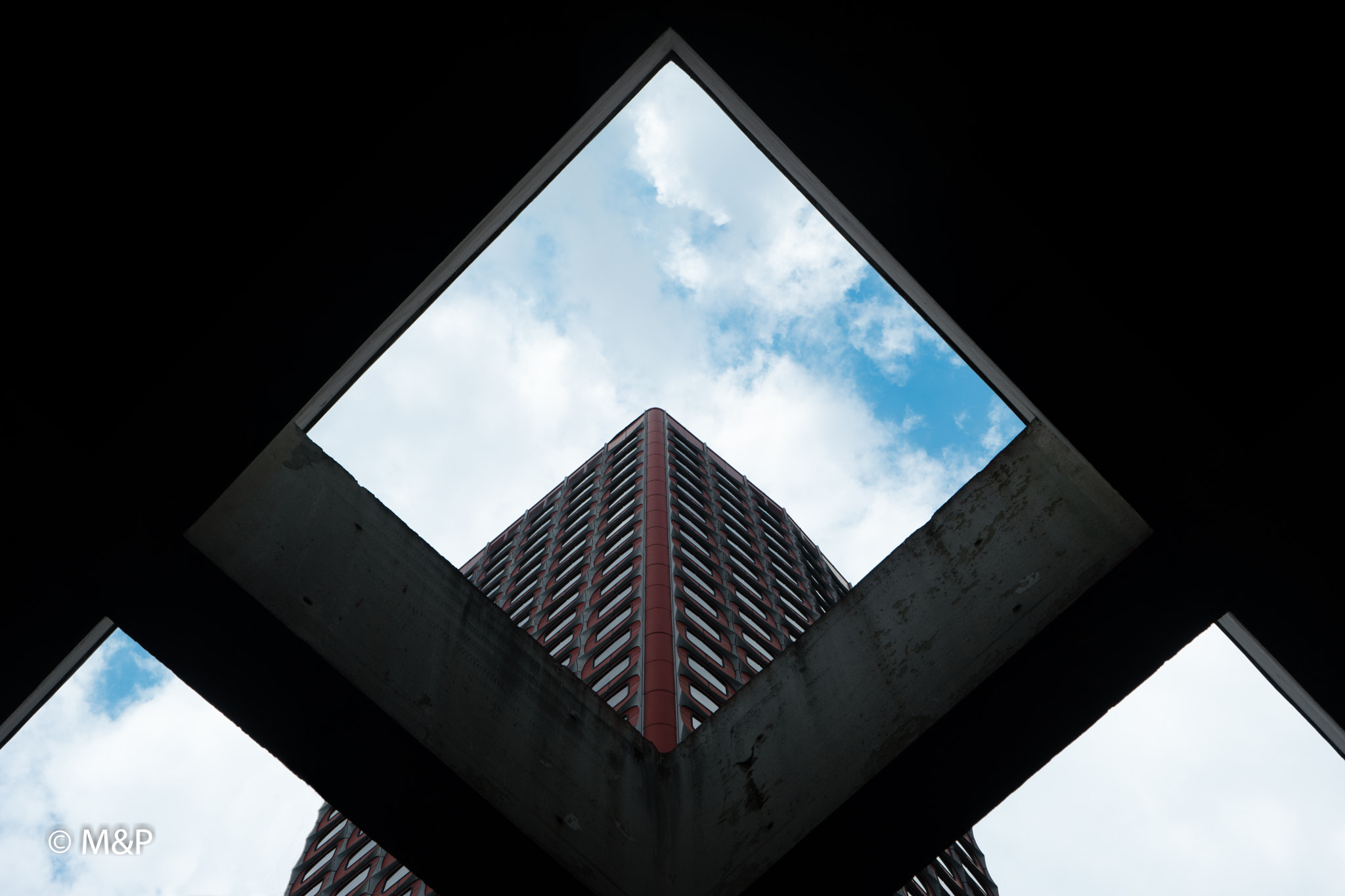 Samsung NX1 sample photo. Paris from underground photography