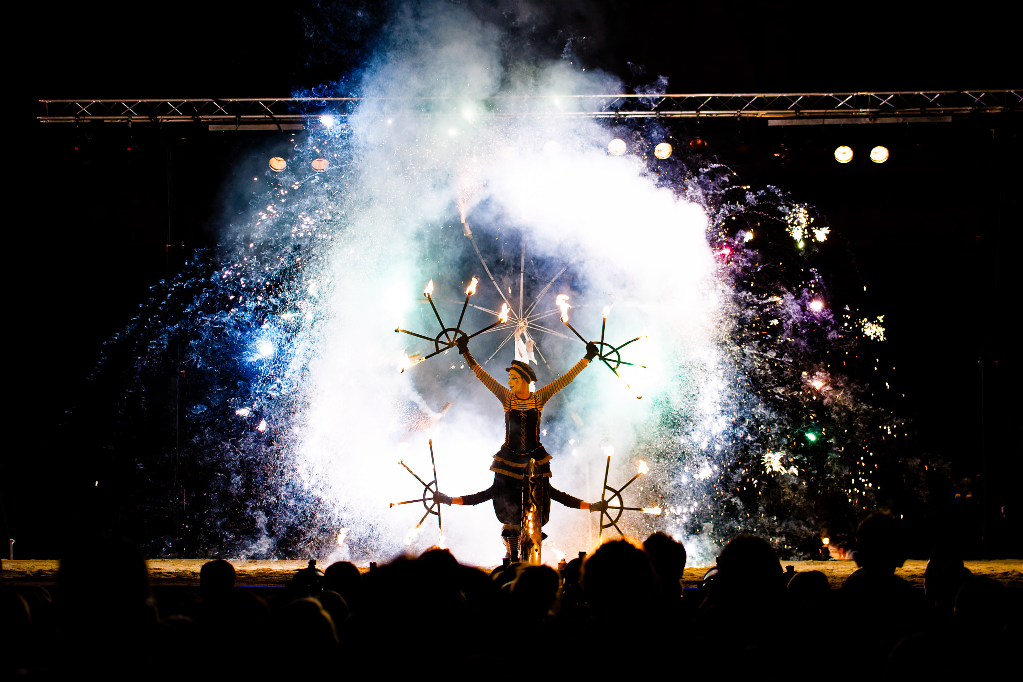 Nikon AF-S Nikkor 70-200mm F2.8G ED VR II sample photo. Fireworks show castres photography