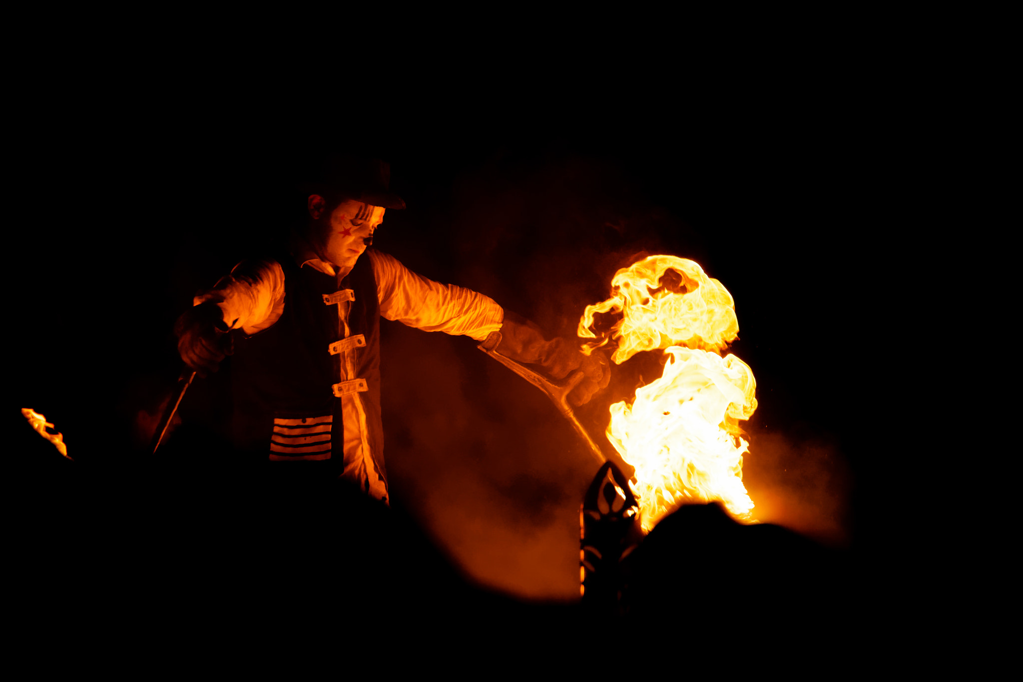Nikon AF-S Nikkor 70-200mm F2.8G ED VR II sample photo. Fire show castres photography