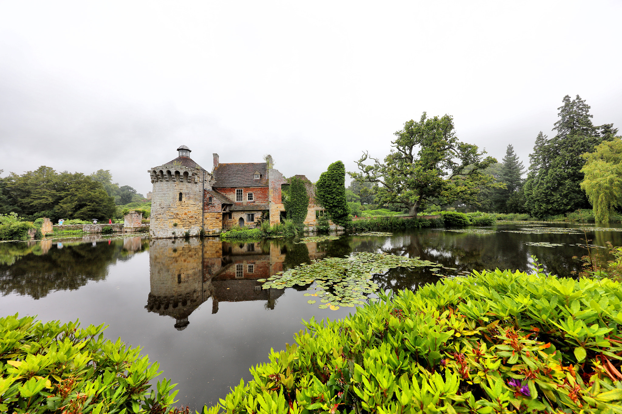 Canon EOS 5DS R + Canon EF 11-24mm F4L USM sample photo. Scotney castle photography