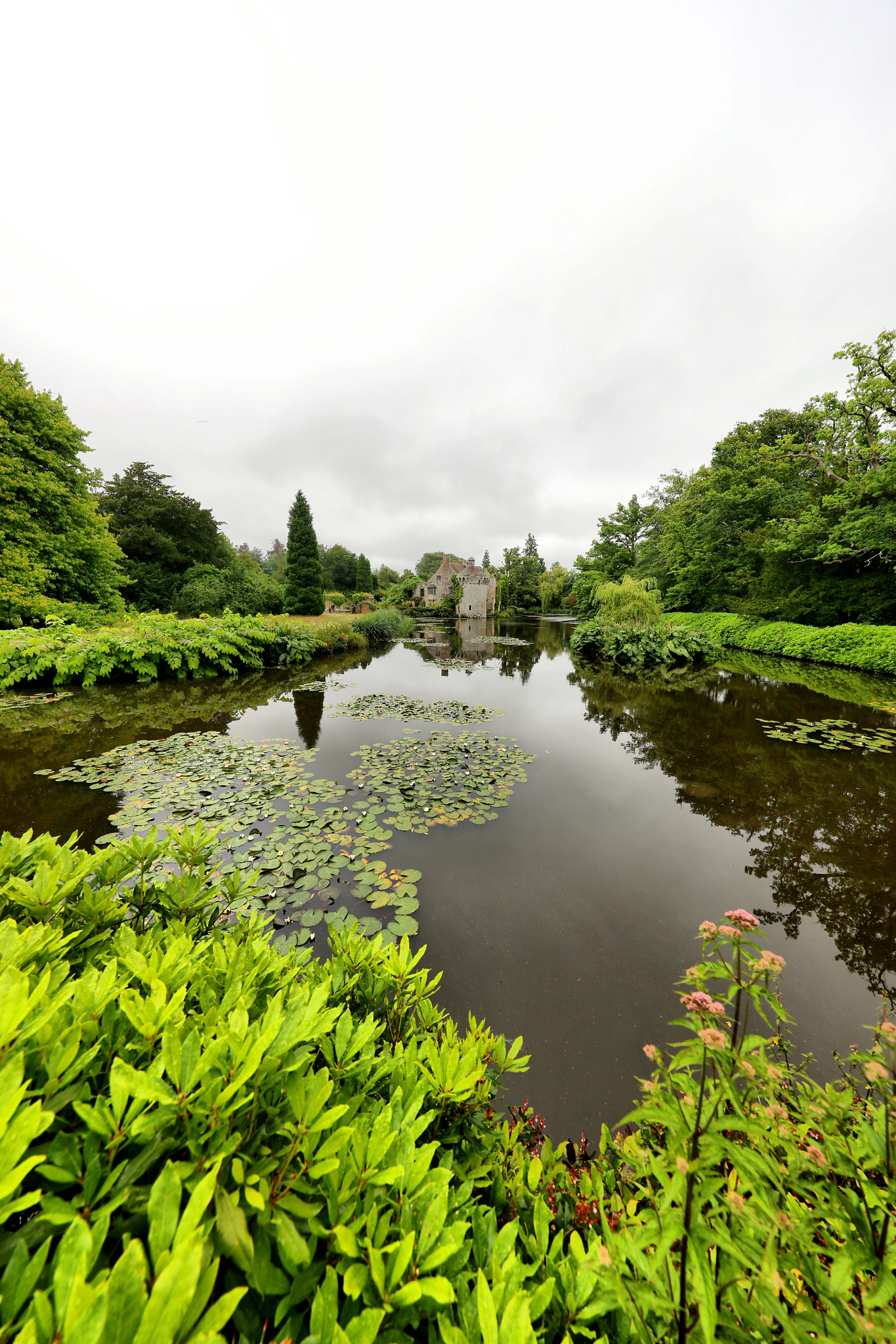 Canon EOS 5DS R + Canon EF 11-24mm F4L USM sample photo. Scotney castle photography