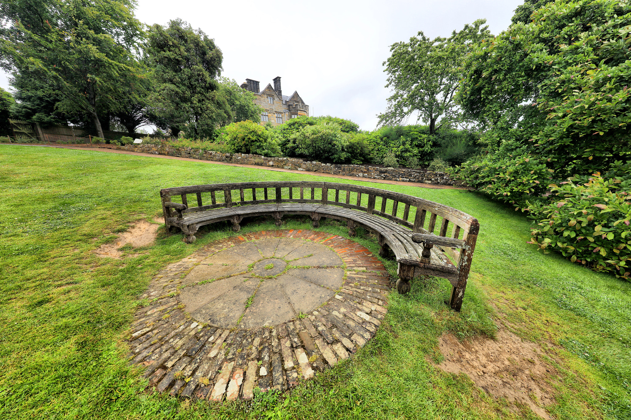 Canon EF 11-24mm F4L USM sample photo. Scotney castle photography