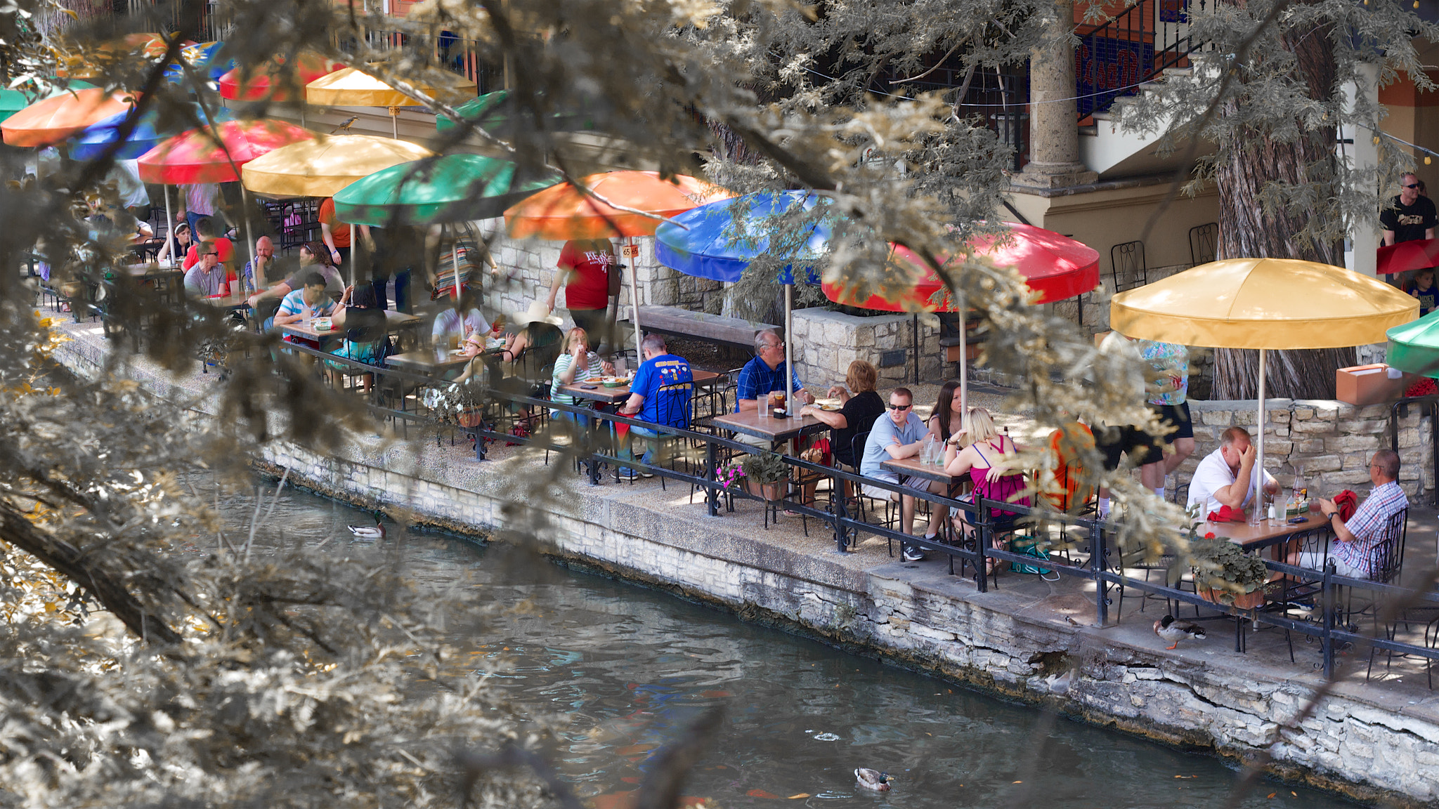 Canon EOS M + Canon EF 50mm F1.8 II sample photo. San antonio riverwalk photography