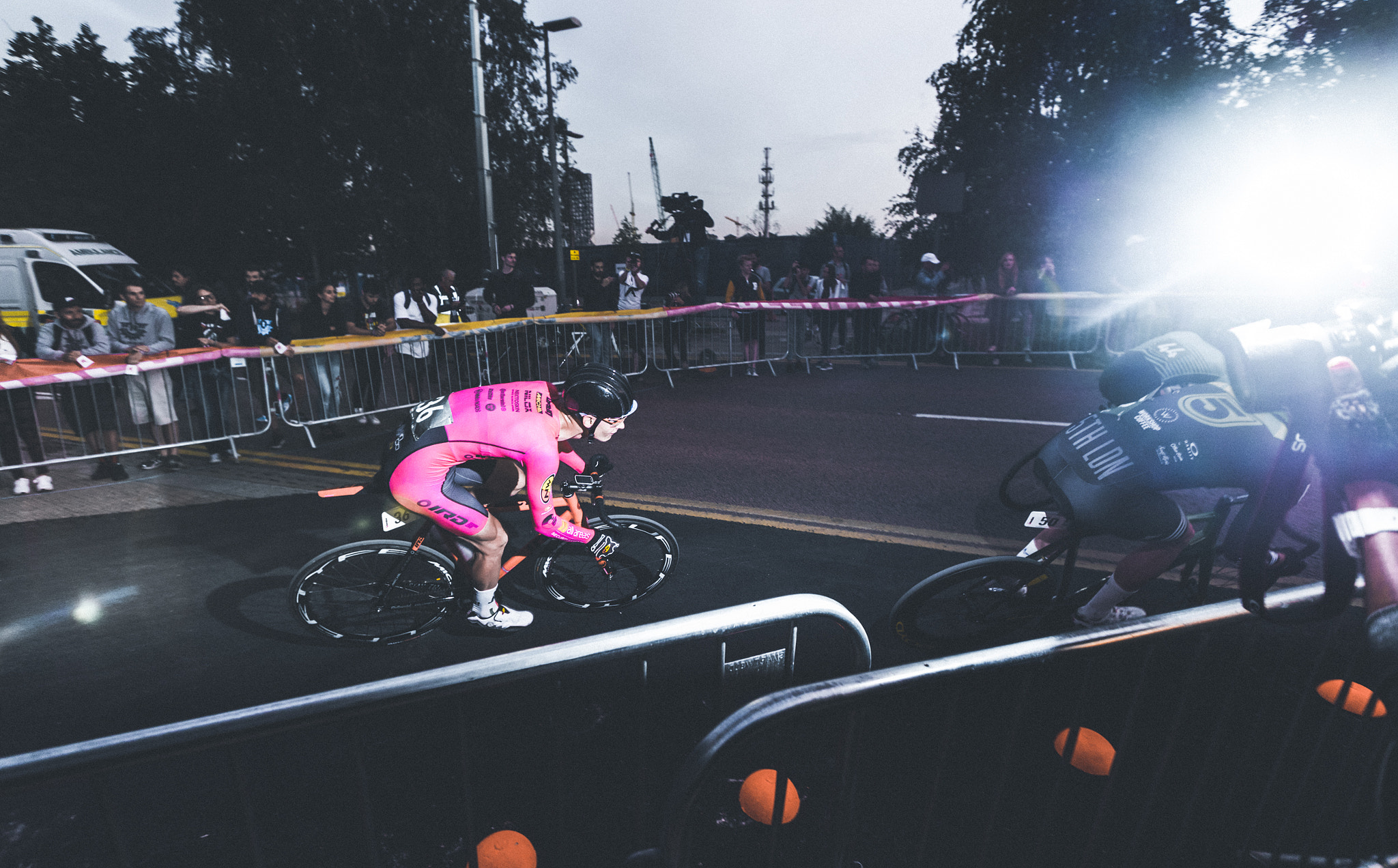 Sony Vario-Sonnar T* 16-35mm F2.8 ZA SSM II sample photo. Red hook crit london no.2 photography