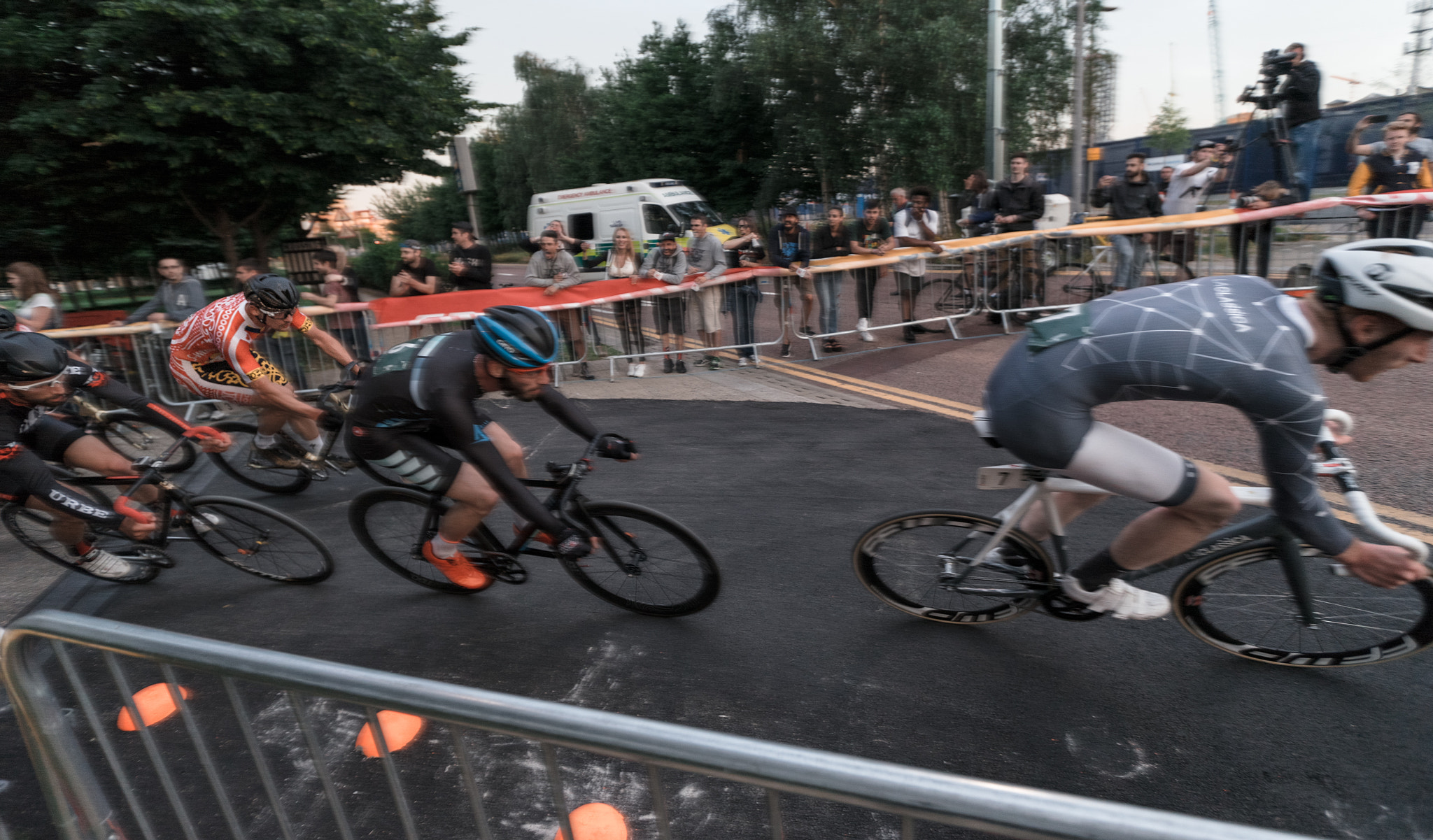 Sony Vario-Sonnar T* 16-35mm F2.8 ZA SSM II sample photo. Red hook crit london no.2 photography
