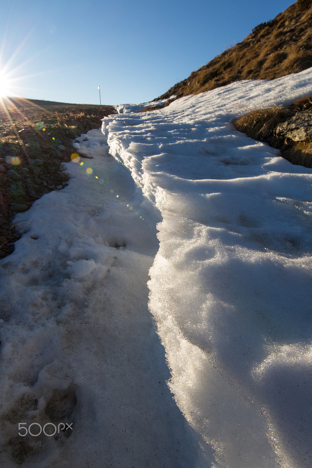 Canon EOS 700D (EOS Rebel T5i / EOS Kiss X7i) + Canon EF 11-24mm F4L USM sample photo. A little snow photography