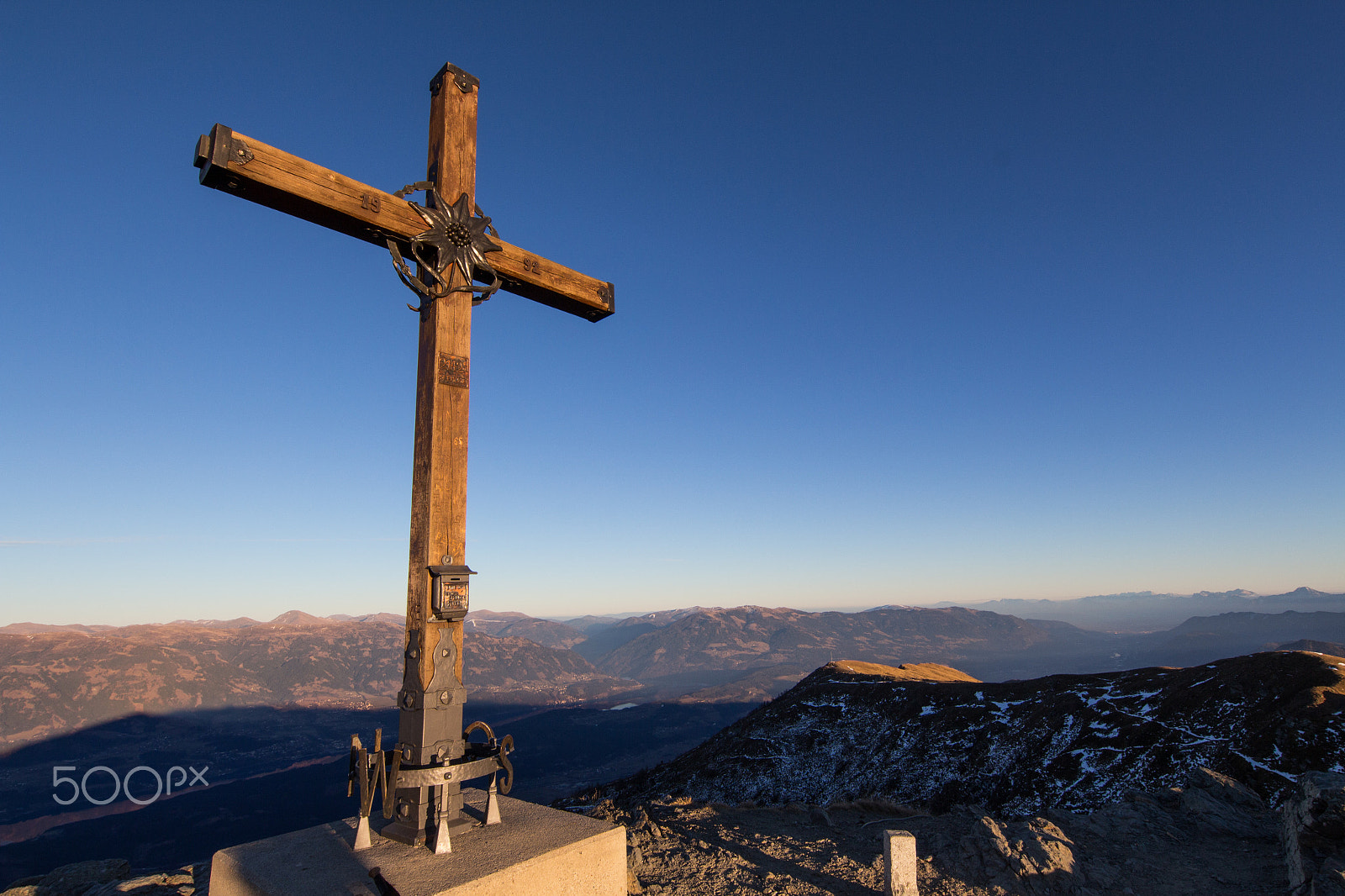 Canon EOS 700D (EOS Rebel T5i / EOS Kiss X7i) + Canon EF 11-24mm F4L USM sample photo. Gipfelkreuz - goldeck panoramastraße photography