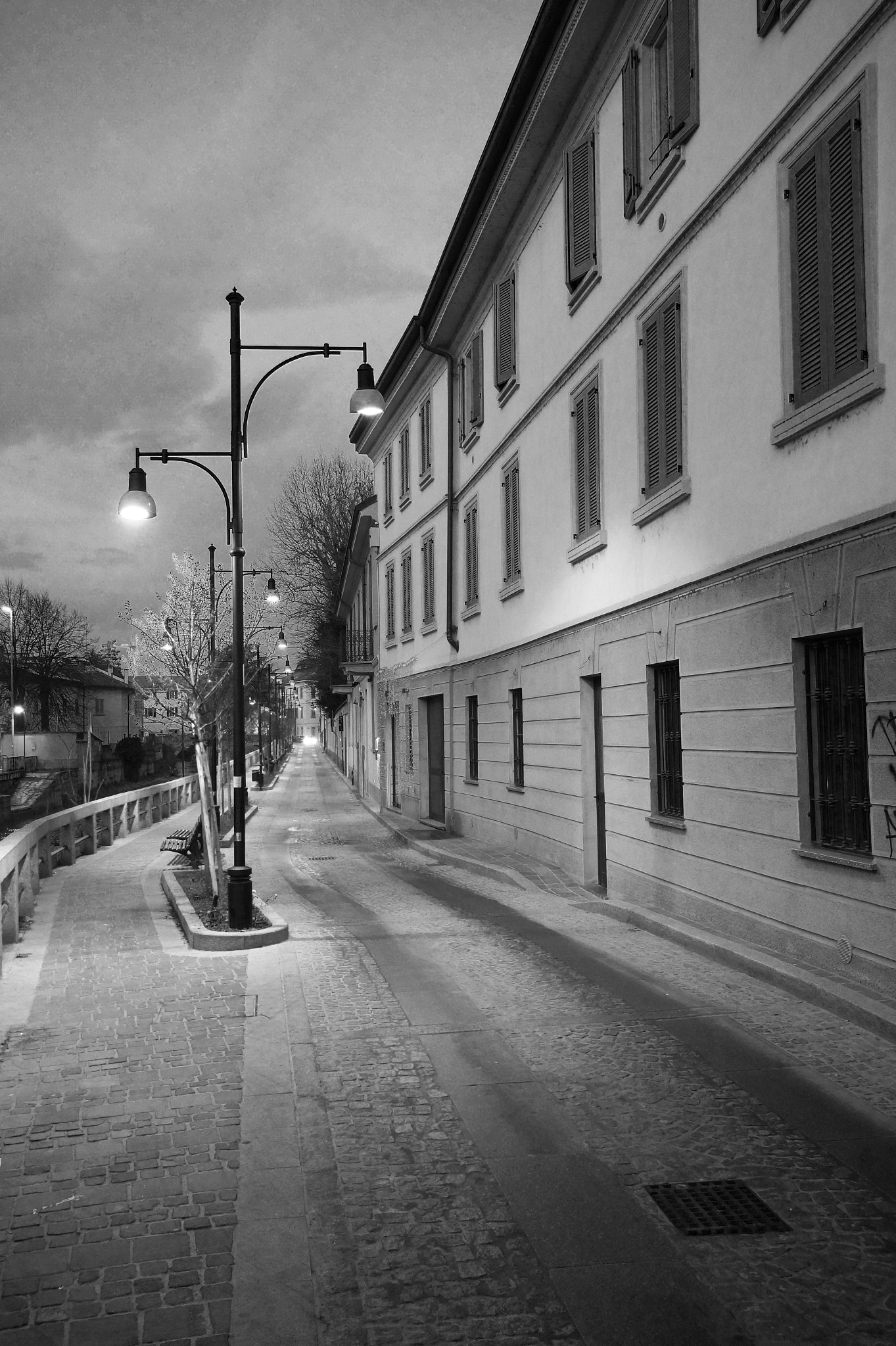 Sony SLT-A58 + 10-20mm F3.5 sample photo. Street at dusk photography