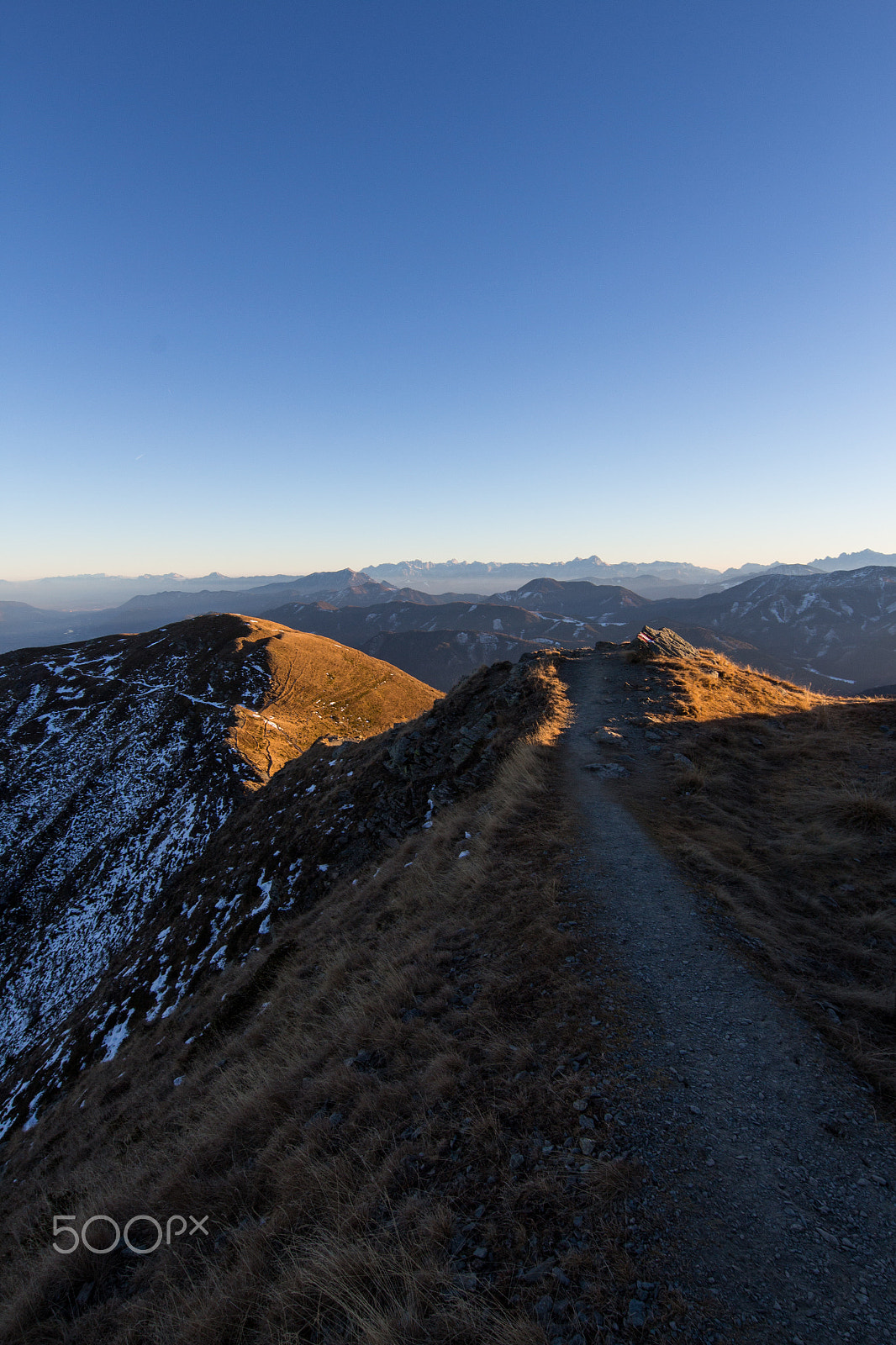 Canon EOS 700D (EOS Rebel T5i / EOS Kiss X7i) + Canon EF 11-24mm F4L USM sample photo. Weg ins ungewisse photography